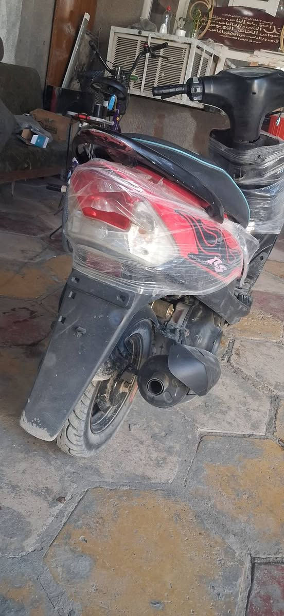 سلام عليكم ماكس عدله نضيفه مال بيت بلاديه فقط كفرات تجاريه مكينه ناعمه شلعه حلوه مكينه ما مفتوحه سلف هندر بيها تأخير بل تشغيل بسبب الكابريتر السعر 450 وبيها مجال لشراي *********** متواجد وتساب فقط مكاني بغداد المشتل
