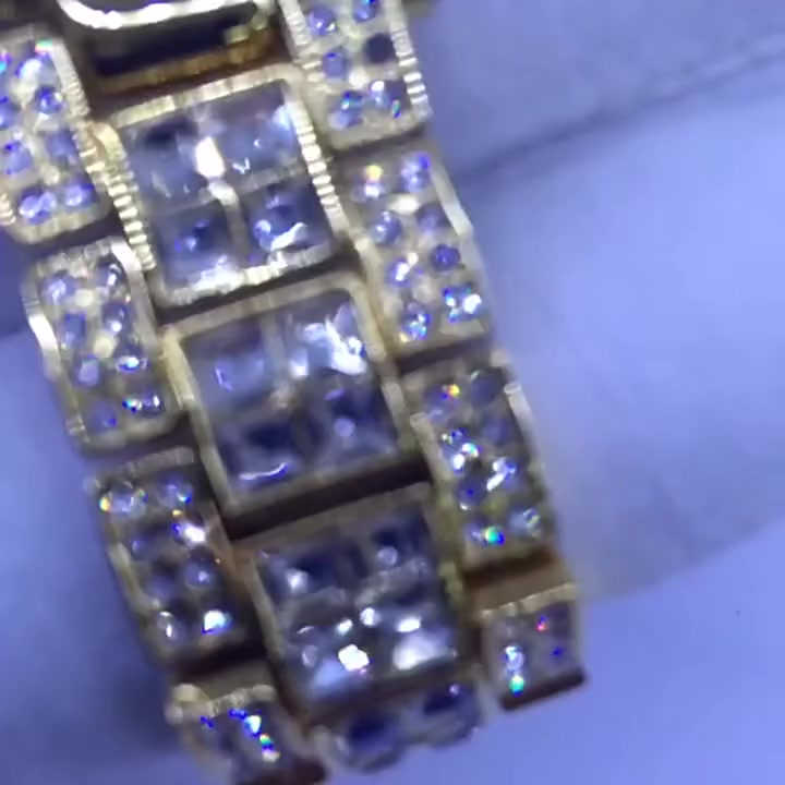 التاج الذهبي...
يوفر لكم ساعات نسائية 
ملكات بجودة عالية الدقة 
يتوفر موديلات وتصاميم منوعة 
زورونا على التك تك  
يوماً بث مباشر 
والاسعار مناسبة 
يتوفر خدمة توصيل لجميع المحافظات العراق 🇮🇶
يتوفر واتساب..... 
***********
شكرا جزيلا صاحب البيج المحترم....
