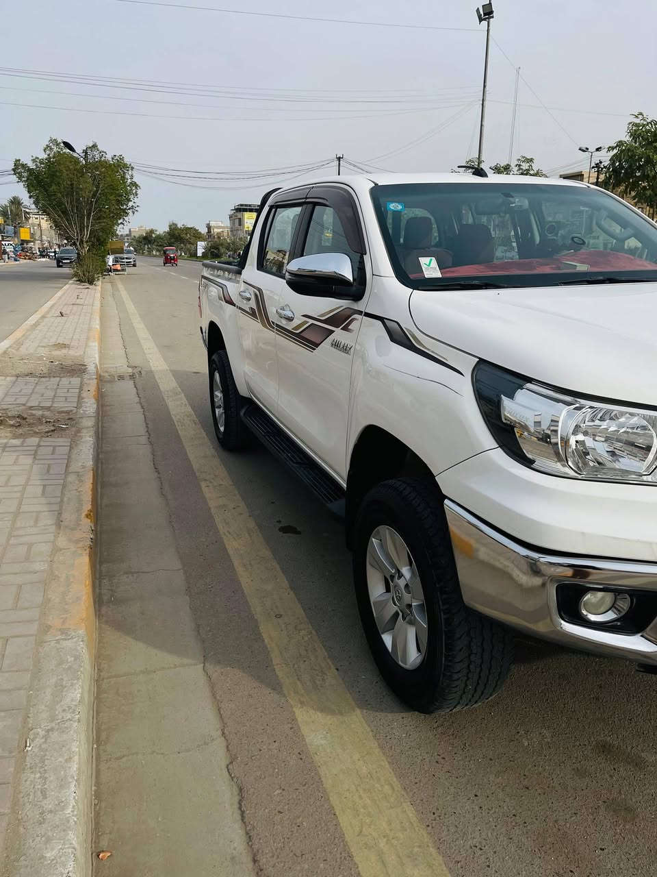 سلام عليكم للبيع او (المراوس ب امريكي فقط) 
للبيع تيوتا هايلوكس 2019 فور ويل 4*4✅
وارد خليجي✅
رقم بغداد انكليزي صفر غرامه✅
مكينه 4اسنلدر حجم 2700cc✅
كير اوتاميك و عادي✅
كير+ مكينه مكفولات✅
شواصي و تكم واكسل مكفولات✅
السياره مكفوله من الصبغ و التكحيل✅
كهربائيات السياره مكفوله بل كامل✅
تبريد ثلج بدون نقص غاز +تدفئه✅
لايت اصفر بلادي✅
بلوجكتر امامي خلفي بلادي✅
تخم تاير جديد قبل شهرين شديته✅
اسبير بلادي مال شركه بعده بل خط الأبيض ✅
ماشيه 126كيلو✅
وضعيات قياده (سبورت + ايكو + نظام اعتيادي)✅
جامات  كهربائيه + فقط السائق اوتو✅
تبديل الدهن فقط يم شركه توتاشي اليابانيه +ادامه بل كامل يم الشركه ✅
تبديل قطعه وحده فقط  اصلي من شركه تيوتا  وموضحه بل سونار✅
الإضافات⬇️⬇️⬇️⬇️⬇️⬇️⬇️
اسبيسر امامي و خلفي للجوانب (مظهر جماليه فقط) + ترفيع من الجانب الأمامي ( أيضاً مظهر للجماليه فقط) درع استيل امامي و خلفي+شاشه لمس نوع اصلي اندرويد + كامره + حساسات اضافيه للخلف+ صوت إنذار + GPS+ ارضيات جلد+ كشنات جلد+ هوك خلفي ✅
الموقع بغداد الزعفرانيه نهاية اربع شوارع✅
السعر 275 ورقه وبيه مجال قليل  للشراي فقط✅
الرقم ***********✅
الرقم الثاني ***********✅
متوفر واتساب في الرقم الثاني ✅
ملاحظة سونار يم مركز باشا أقوى سونار في بغداد ✅
