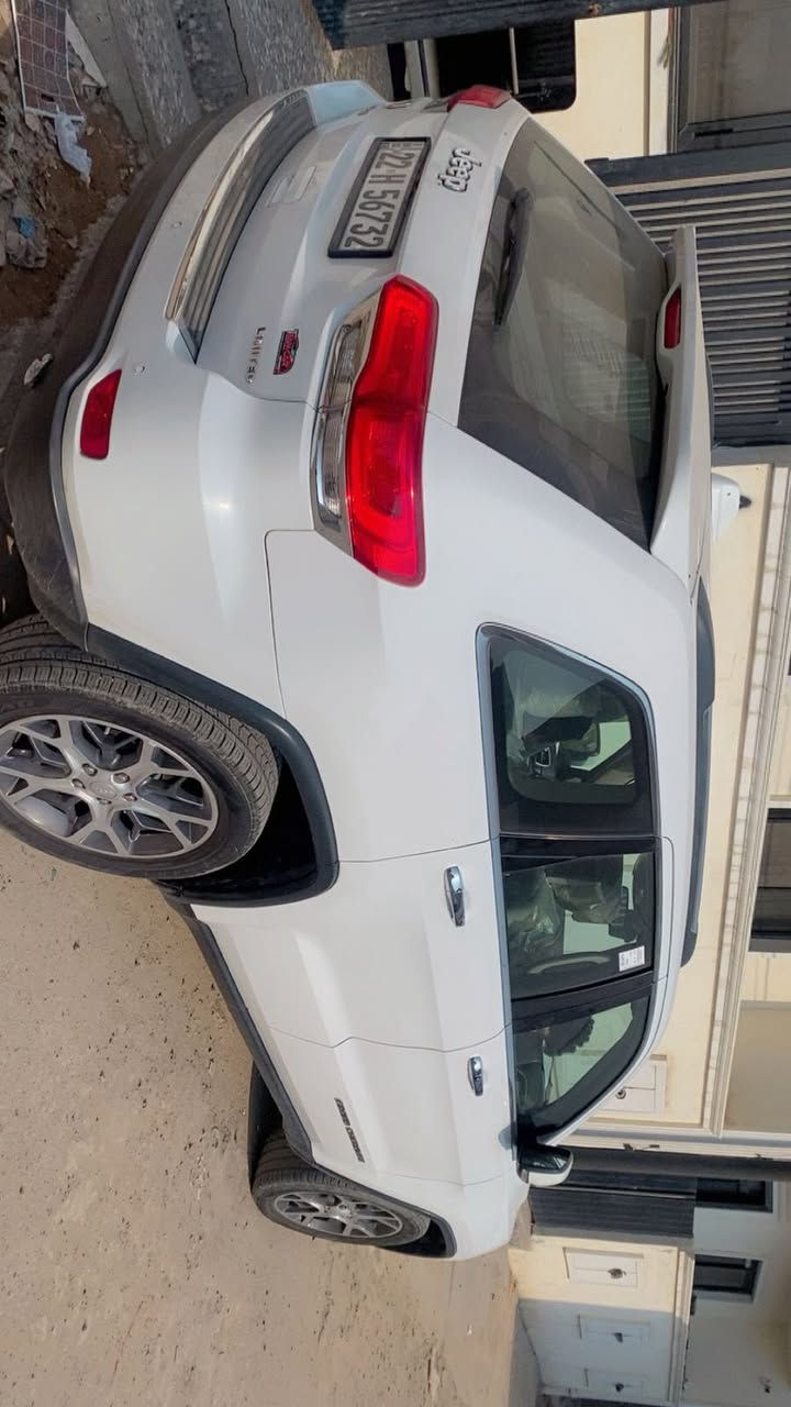 السلام عليكم جيب خليجي 2019
ماشية80الف وكالة وكالة 
فول لمتدد السياره اعلى فئة بل جيب 
فتحه حساسات كشنات كهرباء تدفئ 
فول فول مواصفات متخلص 
للبيع للتواصل ***********
