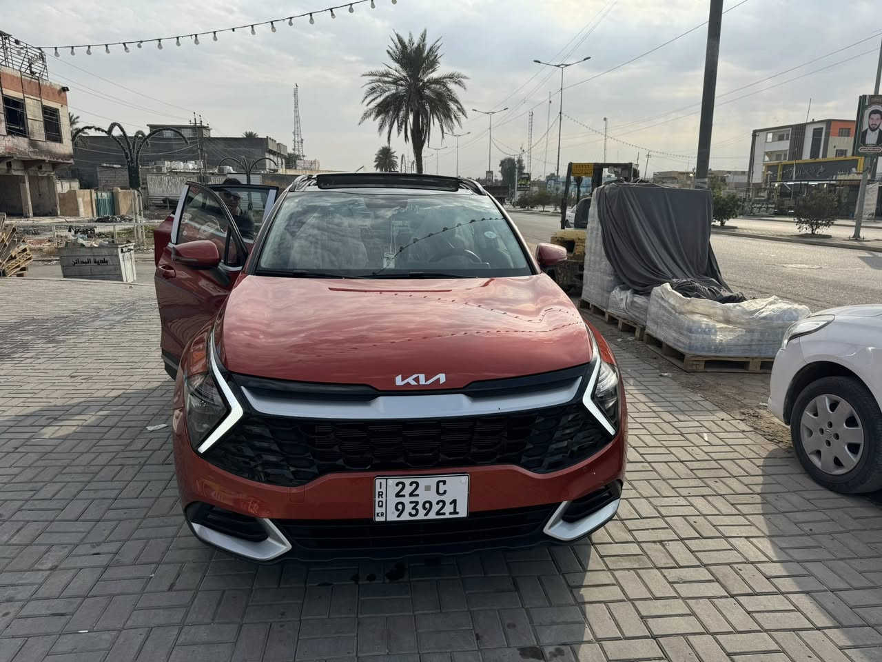 سلام عليكم للبيع كيا سبورتج 2024 لون مشمشي خليجي رقم اربيل بسمي شرط التحويل ماشية 17 الف السيارة فول مواصفات 1/1 مواصفات الجيتي لاين السيارة مكفولة  مواصفاتها رادارات كشنات حار بارد ستيرن تدفئة  كشنين كهرباء باب خلفي كهرباء بانوراما فول لدات امامي خلفي يعني فول مواصفات السعر 242$ عنوان بغداد المدائن   *********** (ملاحضة) السيارة جديدة بمعنى الكلمة احلى من الصور بهواي ❤️
