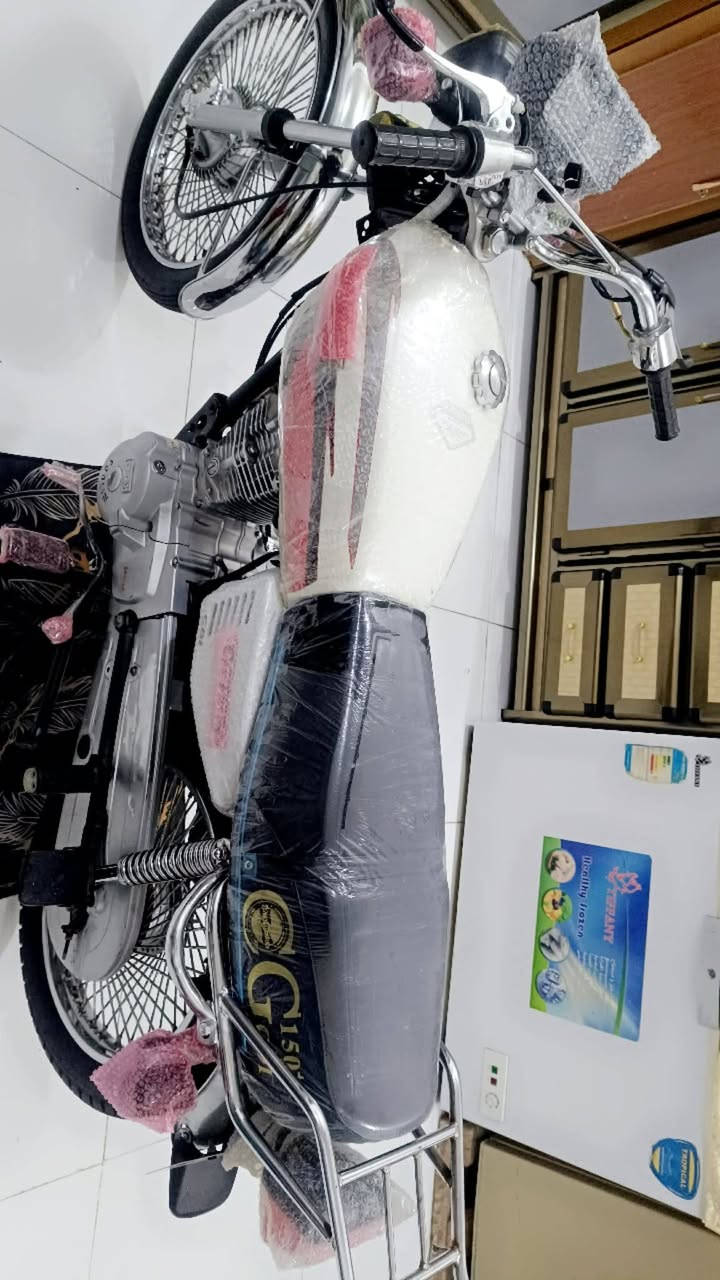 السلام عليكم دراجه للبيع تايكر موديل 22 طالعه بل 24 الدراجه كله ختم سونك اوراق اصول  ورقه كارتوني  ول اوراق البقيه اصولي الدراجه مكفوله كفاله عامه اي نقص ما بيه  السعر 575 وبيه مجال بسيط للتصال ***********
