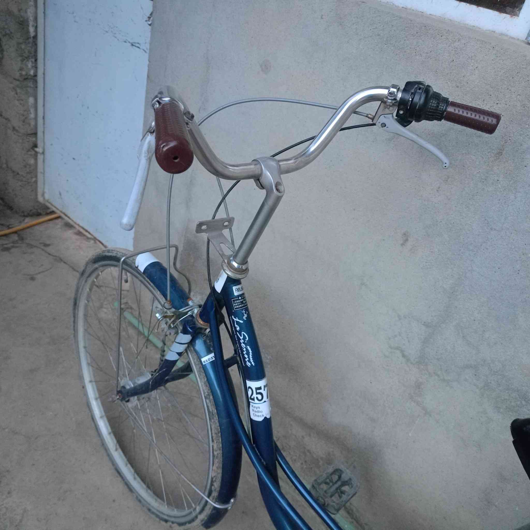 السلام عليكم
بايسكل للبيع سعر خاص


**إذا كنت صاحب هذا الإعلان وتريد حذفه لأي سبب، رجاءا أرسل رسالة إلى الدعم الفني**