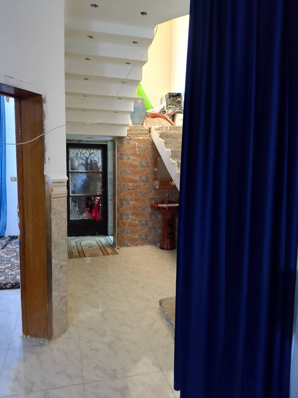 بيت للبيع بلجغيفي الثانيه بشارع جامع الذكر الحكيم بصف اسواق ايمن مساحته 150متر طابقين الطابق لأول طابوق الثاني بلوك  الجوه بيه استقبال ومطبخ وغرفه وصاله الطابق الثاني بيه 3غرف وصاله وحمام 
عارضه 125 وبيه مجال بسيط 
رقم الهاتف ‏‪0785 947 9956‬‏
