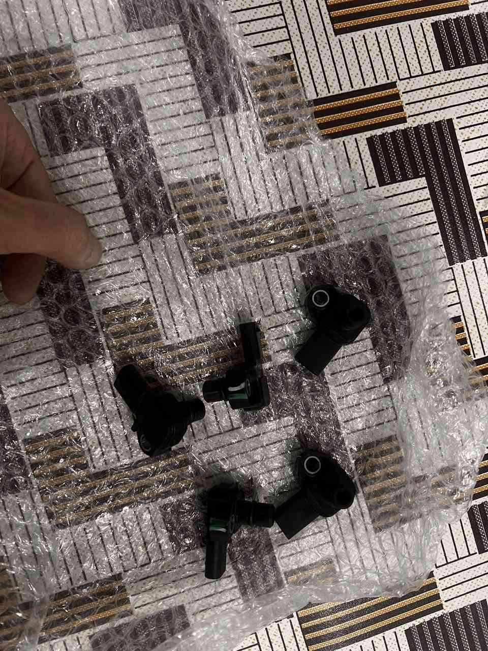 السلام عليكم قطع غيار كديلاك CT5 AND CT4 كلشي موجود بالصور موجود يمي للتواصل ***********
او ***********
