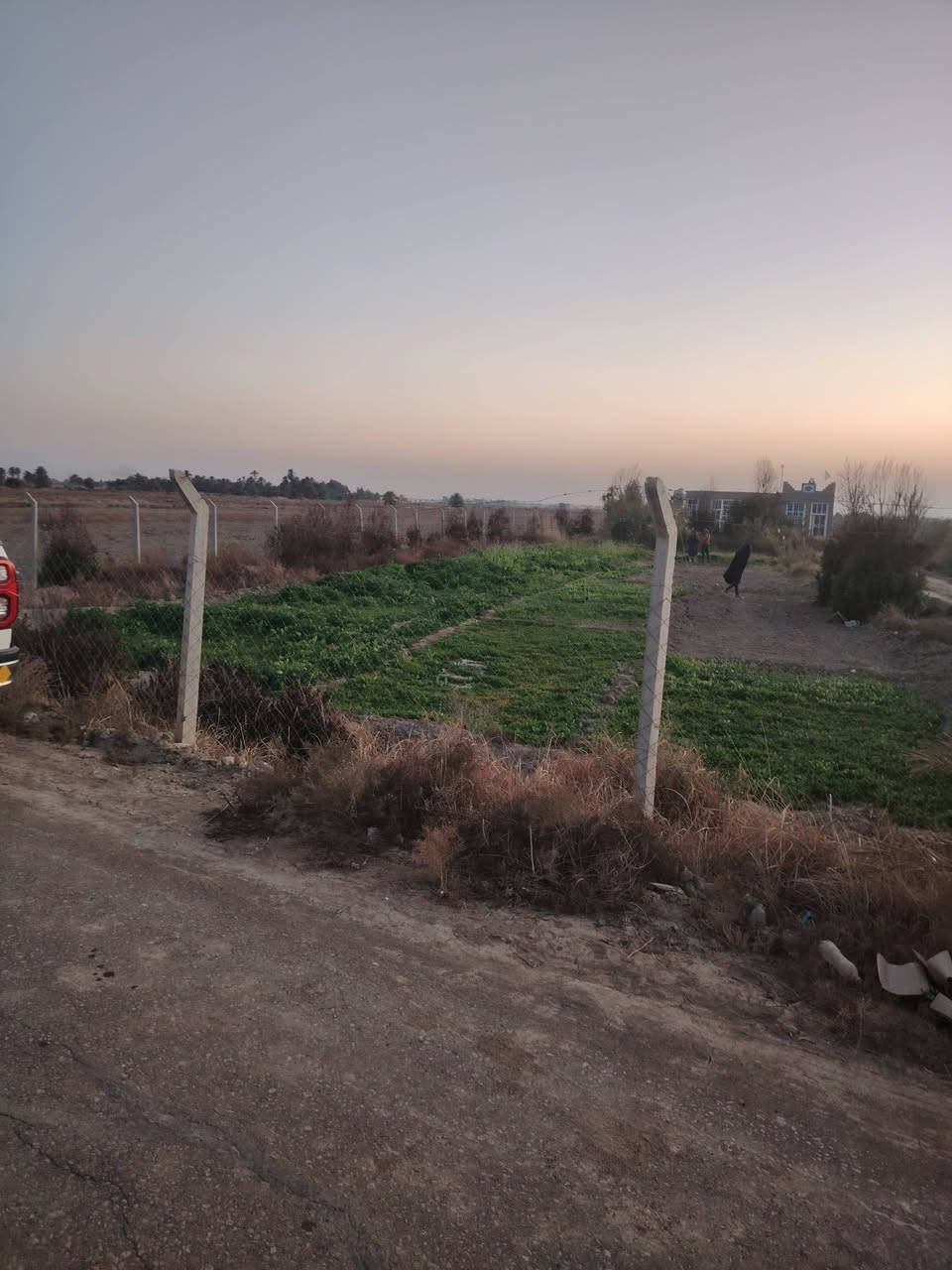 السلام عليكم قطعه أرض 5دونم ونص مع بيت جاهز  قرب بيت فاضل ال مرحب شارع و كهرباء وماي للباب بسمي
*********** السعر 130
