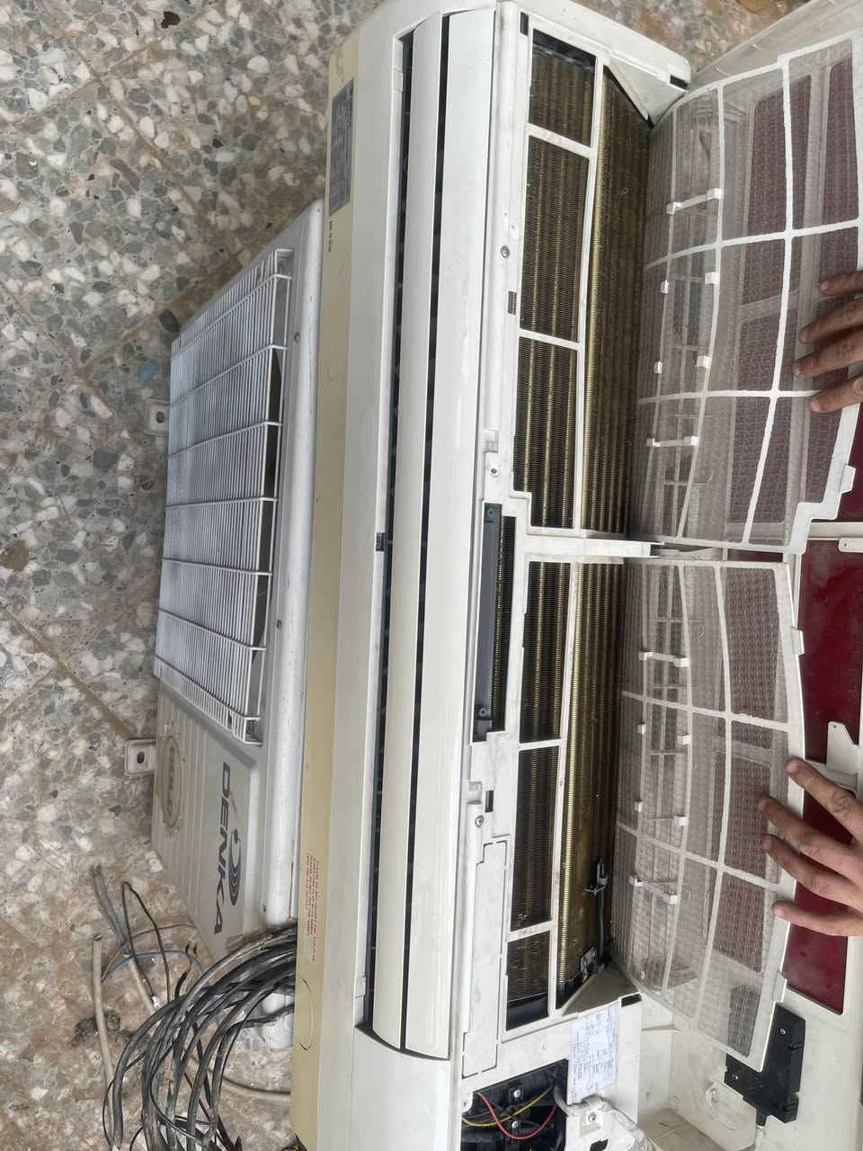 سلام عليكم
سبلت دنكه مستعمل 2 طن
سبلت نضيف شغال  
ويا بواري 3 متر وبي ضمان 
السعر 325 وبي مجال بسيط  السعر شامل التنصيب 
المكان النجف 
الرقم للتواصل : ***********
