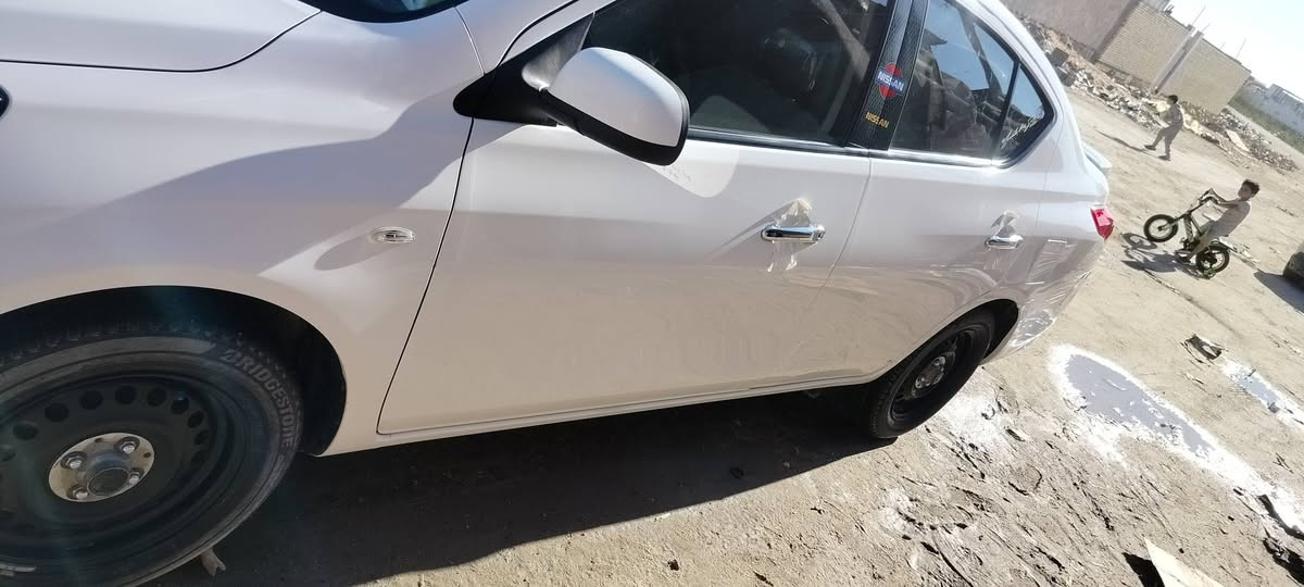 نسيان سني هندي الشكل الجديد مديل 24 بيه بس بارد بالباب الخلفي موضح بالبصور سعرها 125 وبيه مجال لطيبين الاتصال ***********
