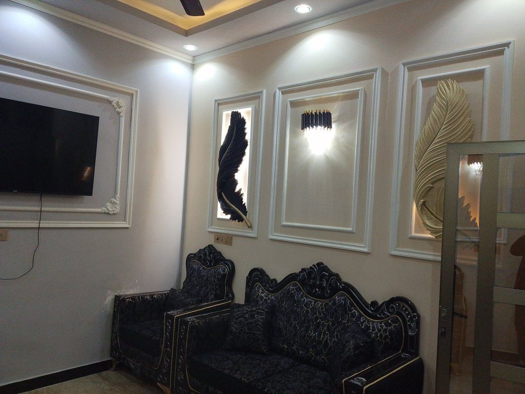 عقار ملك صرف للبيع السعر مناسب جدا 🗣️
المكان / البلديات / حي التجار 
الموقع مميز جدا جدا 
مقابل بناية الأمن العامة سابقا محاذير  من شارع القناة
المساحة / ٥٠ متر مربع 
الواجهه ٥ م
النزال ١٠ م 
دار سكني جهاز للسكن من اربع طوابق حديث البناء سنة ٢٠٢٤ يحتوي على ٣ غرف نوم + حمامات عدد ٢ + صالة منعزلة لاستقبال الضيوف مطبخ عربي وحولي مميز وعصري جدا أرضية الدار مرمر اماراتي الدرج مرمر بيتونة كبيرة جدا بمساحة ٧*٤ الدار عبارة عن مدخلين ابواب الدار المنيوم زجاجي جدران الطابق الارضي سيراميك للتواصل في حال الرغبة الاتصال على صاحب الدار *********** ابو حسن
