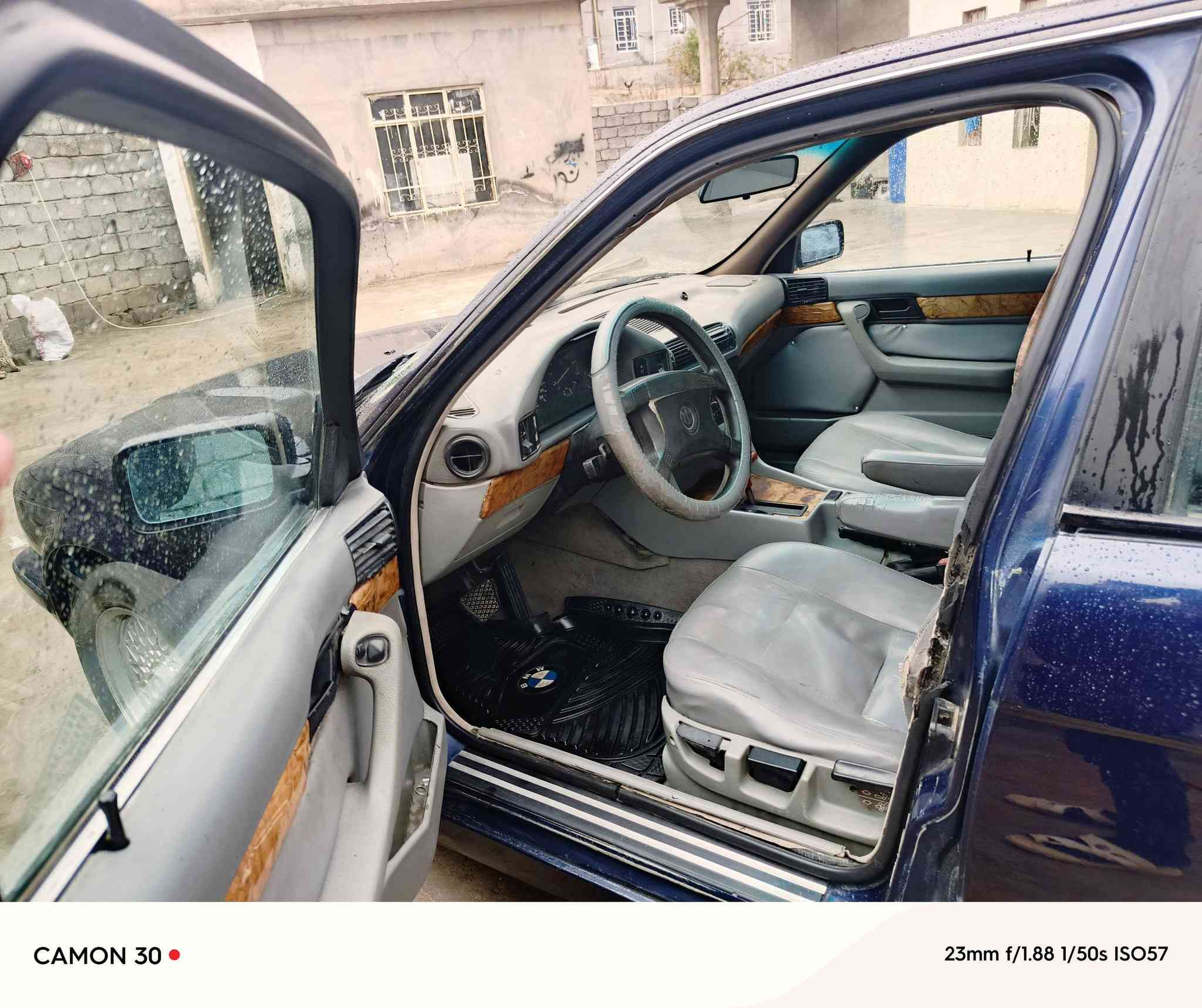 السلام عليكم بي أم 525 كبس  بجم عريض   
گير محرك شرط 
مصبوق عام    فرن       السيارة حلوه حيل قرفه جديده 
كهربايات كلها شغاله لايت عالي ناصي 
تواير صدر كها جدد  
رقم أربيل شرط  وتحويل 
سنويه نافذه صار شهر من منتهية 
شرط ما عليها لو ربع قرامات  
السعر ٦٥ وبيها مجال للشراي 
رقم الهاتف *********** 
الخاص مفتوح  
مكان السياره الشرقاط
