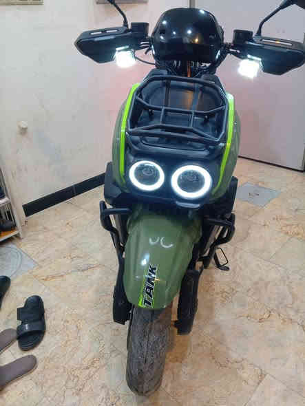 دراجة اباچي الكهربائية
غنية عن التعريف 
دراجة فوب كلشي مابيهة نضيفة
اتمشيك 70 كيلو مثل الورد 
اضائة زنن يجنن 
سرعتهة مقفولة على 65 كلش كافية اصلا
بطارية 72 V
ماشية 6000
مكاني الدولعي الشارع العام 
السعر 900 الف قفل مابيهة اي مجال
***********
