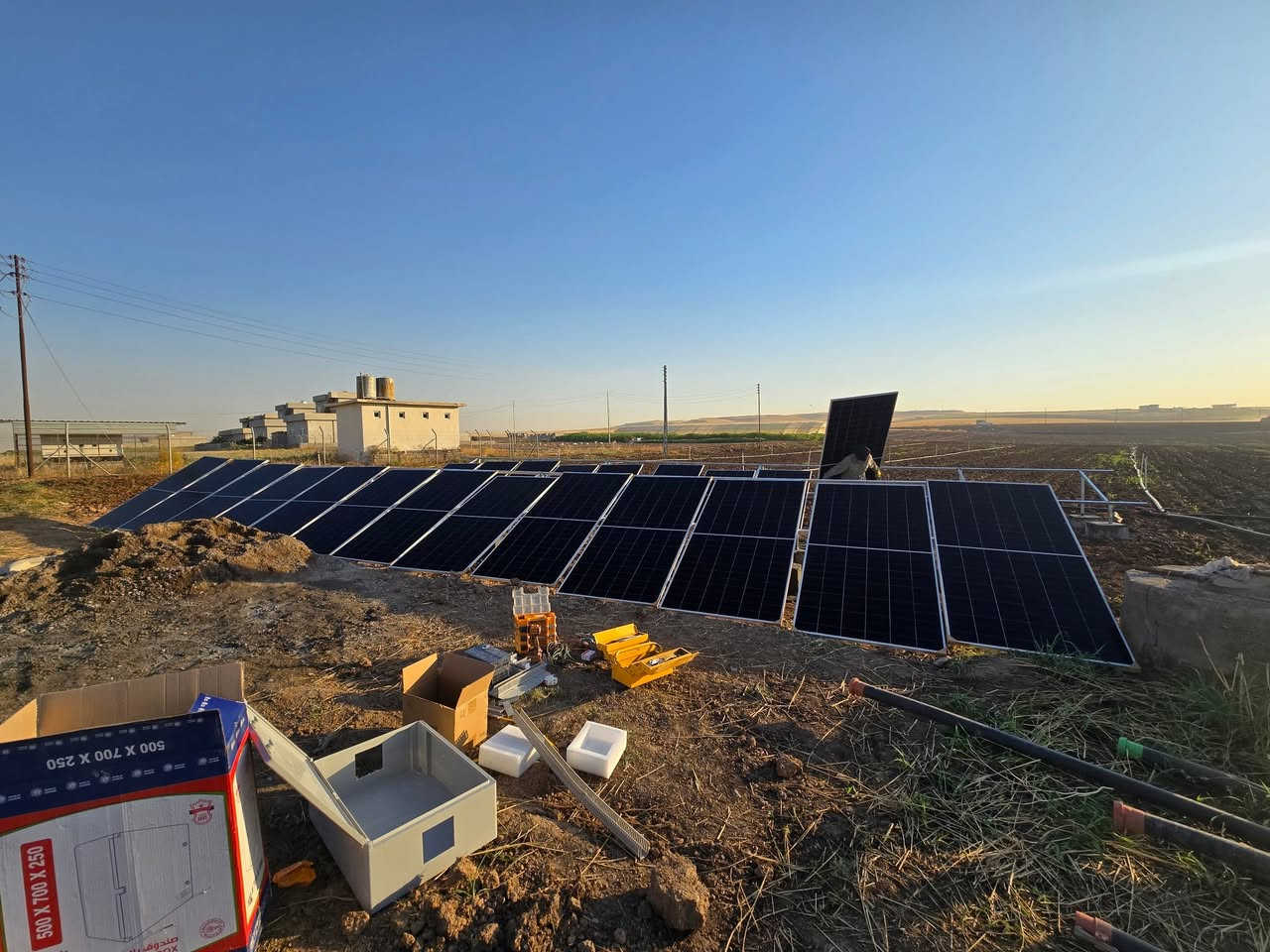 تحية طيبة لكل متابعينا 
  تنصيب غطاس 10 حصان
 🌞🌞منظومة ثابته للطاقة الشمسية           زراعي 
كلك/ قريه مجيديه 2026\7\17
تتكون من 🔦
الواح شمسية 🔦 عدد 26 سعة اللوح650 واط بايفيشل     🧧🎖🏆
على شكل 2 سلاسل كل سلسة 13 لوح 
بورد DCمتكامل من قواعط دورة مع فيوزات مع مانع صواعق 
تركيب ارضي للمظومة 
تمديد   الكيبلات تحت الارض في تري كيبل للحفاظ على الكيبلات 
انفيرتر  15🔦📟📟
ضمان حقيقي  سنة كاملة تحت شروط الضمان 
للتواصل و الاستفسار  
زيارة مكتب سرمد الطاقه الشمسيه  
              ناحيه الكوير 
 *********** سرمد
 ***********
مدير صيانة.***********
مدير الفني   ***********           
مدير صيانة. ***********
📞 ☎️☎️
موصل
***********
 ***********
مع (( مكتب  سرمد الطاقه الشمسيه  ))
             @دائما تقدم لك الافضل
