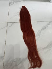 شعر طبيعي • ٨٠ خصل • طول ٩٠