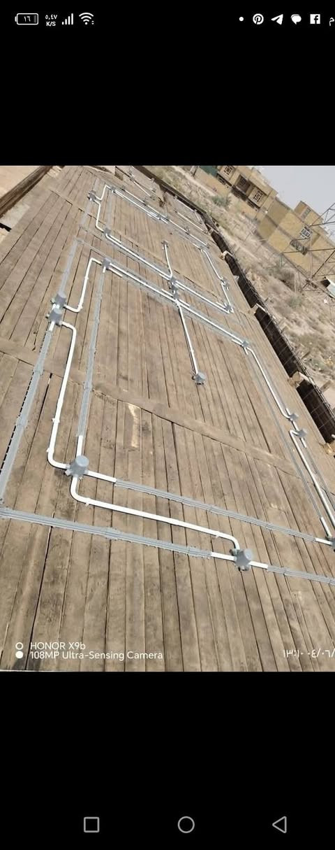 بسم الله الرحمن الرحيم
نجاز كروب 
 للمقاولات الهندسيه    عن عروض لبناء الدور والبنايات وبأسعار تنافسية وبأشراف كوادر هندسية متخصصة في مجال البناء والتصميم
سعر الهيكل200 الف دينار للمتر المربع الواحد
سعر تسليم المفتاح٤٠٠الف دينار للمتر المربع الواحد
ملاحظه: لا نعمل بنضام  الاقساط
صيغة الدفع:  دفعات  على مراحل الانجاز لحين اكمال العمل وحسب المواصفات التالية:
1 – تنظيف الارض بصورة جيدة بأزاله 10-15 سنتمتر من التربة
2 – فرش طبقة من الجلمود ويحدل بصورة جيدة(اذا كانت التربة طينية)
3- فرش طبقة من السبيس ويحدل بصورة جيدة
4 – رش مادة الكلوردين المضادة للارضة والحشرات
5 – فرش نايلون زراعي سميك بعد الحدل
6 – عمل منظومة مجاري متكاملة حسب المخطط بأنابيب 4 انج ( الشريف المصري او الالماني)
7 – تسليح الاساس(الرفت) بحديد ff او تركي خاضع للفحص مع عمل جسور ارضية حسب المخطط
8 – صب الاساس ( الرفت ) بأرتفاع 40 سنتمتر.
9 – البناء وتقطيع البيت بواسطة الطابوق الجمهوري الخالي من الاملاح وحسب المخطط 
المتفق عليه
10 – صب السقف بأرتفاع 20 سنتمتر مع عمل رباط كونكريت فوق الاضلع بأرتفاع 30 سنتمتر
11 – تقطيع الطابق الثاني بالطابوق الجمهوري (9 انج) 
12 – صب الطابق الثاني بنفس مواصفات الطابق الارضي مع التقطيع حسب المخطط
13 – ارتفاع الطابق الارضي 3.20 متر والطابق الثاني 3 متر
14 – تأسيس الصحيات للماء بوري P.P.R بلاستك (امل الشريف او تركي) للحمامات والمطبخ 
15 – تأسيس الكهربائيات بوري للسقوف والجدران مع واير سعودي او اردني وحسب الاحمال
16 – تغليف الجدران الداخلية بياض مساطر (جص+بورك) 
17 – الابواب الداخلية للغرف خشب لايتجاوز سعر الباب 200 دولار
18 – الشبابيك حديد او المنيوم تركي سراي مع فريم وعمل كتائب حسب الاتفاق مع صاحب الدار
19 – ابواب الحمامات P.V.C
20 – تغليف جدران الحمامات والمطبخ بسراميك هندي درجه اولى بسعر لايتجاوز 10 دولار للمتر المربع الواحد
21 – تغليف الارضية مرمر باحث لايتجاوز 15دولار  للمتر المربع والطابق العلوي بورسلاين درجه اولى شركة ايفا او الميلاد
22الواجها تغلف مع التطعيم بالحجر أو حجر القرض بركاني بورسلايناو مرمر حسب الاتفاق مع الزبون
23 – سيت الصحيات للحمامات تركي بسعر لايتجاوز 200 دولار
24 – محجرات الدرج المنيوم
25 – بايات الدرج مرمر حسب اختيار الزبون لايتجاوز 15دولار
26 – تغليف السطح اشتايكر مع فلين عازل
27 – عمل منظومة كاملة للستلايت والانترنت وكاميرات مراقبة
28 – وضع سخان 120لترمع مفرغة هواء وخزان ماء سعة 1000 لتر 

المخططات الهندسية والمعمارية على حسابنه مجانا  بالاضافة اذا كانت الارض تحتوي على عقار قابل للهدم يكون مجانا على حساب المكتب اذا كانت كبيره

**ا لايتعامل بنظام الاقساط   دفعات  على مراحل الانجاز شريطة العمل المتواصل لحين اكمال العمل للمعلومات  ***********✓***********
