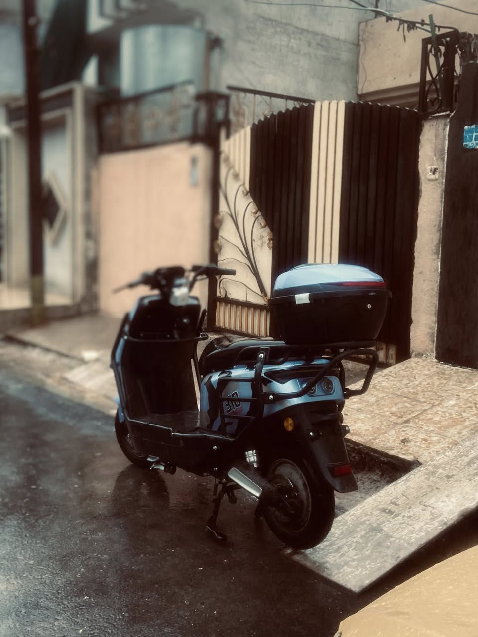 السلام عليكم
دراجه الغنيه عن التعريف 318

ملف (2000) حقيقي

السرعه الحقيقيه 85

عدد البطاريات 6 حجم كبير 

نضام الرجوع الى الخلف (R)

مثبت سرعه + لايتات عالي ناصي شغاله (زينون)

3 نمرات +بريك الامامي دسك + الخلفي دسك

مدرع + صندوق دلفري 

يشتغل عن طريق البصمه + سويچ

بس ضرر خفيف بالدرع الامامي ويكلف سعر بسيط 
السعر والتفاصيل الباقيه خاص


**إذا كنت صاحب هذا الإعلان وتريد حذفه لأي سبب، رجاءا أرسل رسالة إلى الدعم الفني**