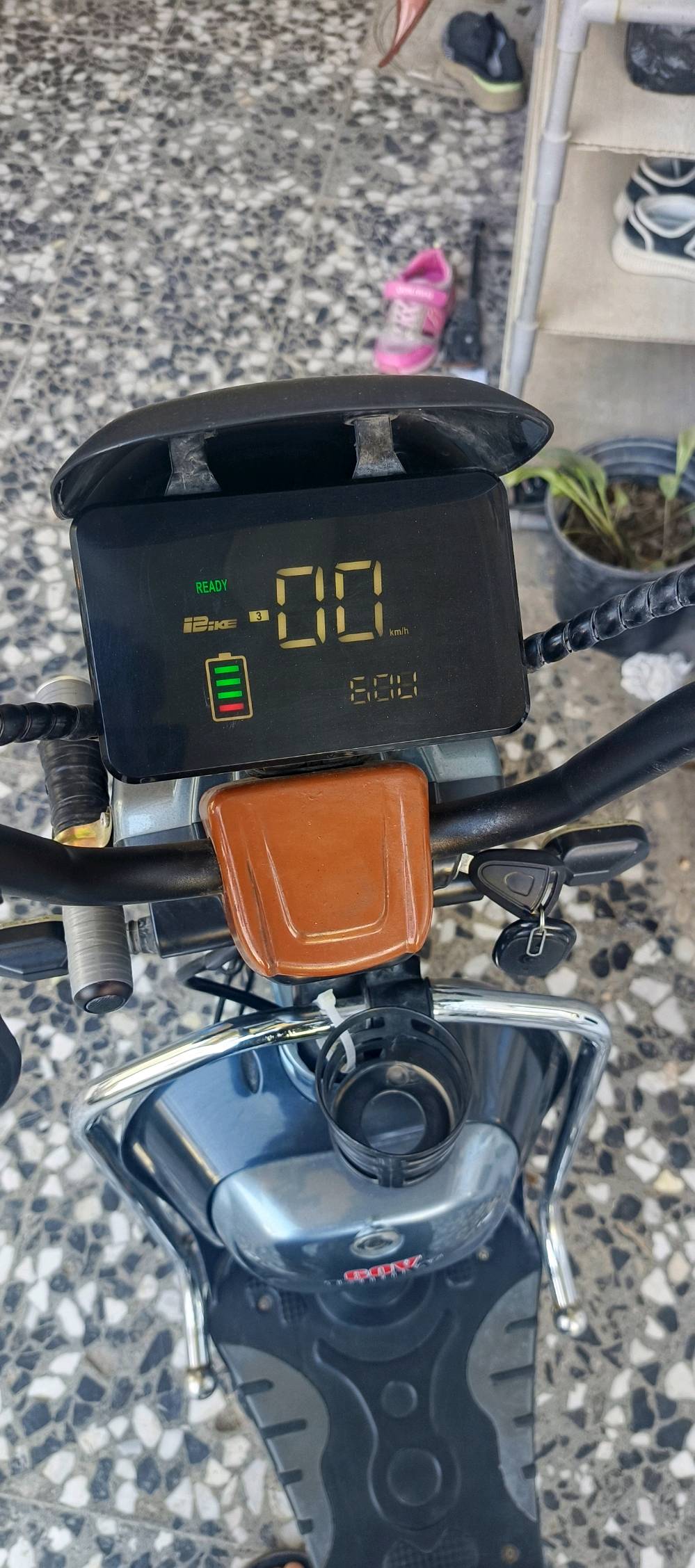  دراجة شحن حجم الملف 1500W السرعة القصوى 60 
5 بطاريات 24 امبير تمشيك 45 كيلو بالشحنة الوحدة
مستعملة قليل
جميع قطعها متوفرة 
سعر الدراجة 280 الف و بيها مجال
مكاني بغداد الشعب شارع الصحة
تواصل واتساب ***********