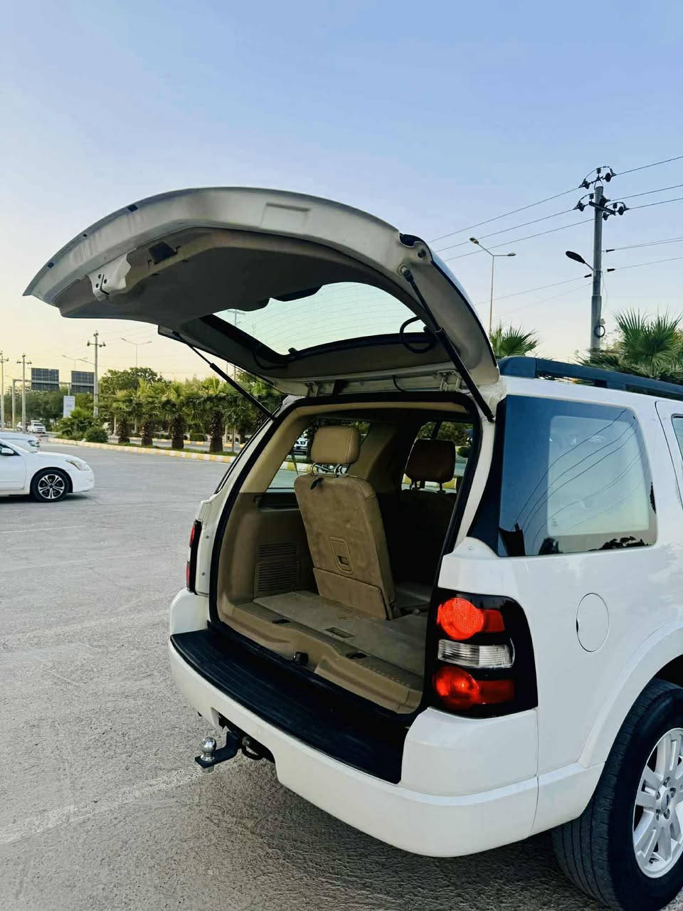 فورد اكسپلور 2010 فول مواصفات شركة نيڤا كلش جديدة دبل اكسل (فور ويل) ضد الترحلق 3 مقاعد 💺 كوشن تبريد مركزي سلايت كوشن جلد وكهرباء وهيتر سكليتر كهربائي ڤوليوم تحديد السرعة شاشة دديڤيدي DVD 📀 كود باب لايتات زينون وعدسة گير ومكينة واكسل بشرط ممفتوحة بدون صبغ وبارد وشخط كل الجسم على الشركة  ماشية 162 
مكان : كلار
سعر:142$ ومعاملة
***********

فورد اكسپلور. 2010 فول موصفات شريكه نيفا  زور تازه 
ده بل اكسل دژه خليسك 3 ريز كوشين تبريد مركزى سلايت كوشين جلد و كاره با و هيتر سكليتر كاره باي فوليوم تحديد سرعه  شاشه ديفيدي كودي سه ر ده ركا لايت زينون و عده سه 
كيرو مكينه و اكسل بشرت نكراوه تو بي بوياخ و سارد و شوخت 
هه مو كياني له سر شريكه يه 162 روشتوه 

شوين كه لار 
142$. معامله 
***********
