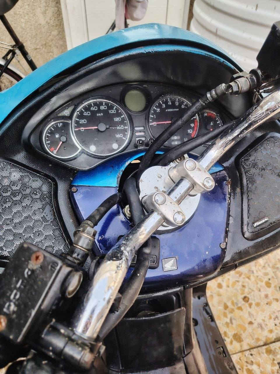 سلام عليكم فورزه 08كرستال للبيع محرك مامفتوح 
تحويلات نمر سعر 900وبيهه مجال للشراي 
عنون بصره معقل رقم ‏‪0774 201 5165‬‏ البصرة, العراق
