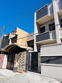 ٦٤ للبيع بناء حديث يحتوي على #استقبال #مطبخ #خدمات #٣غرف الموقع 📍الشعب...