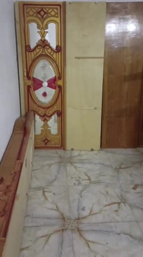 السلام عليكم عندي غرفه نضيفه والله البيع كامله ***********
