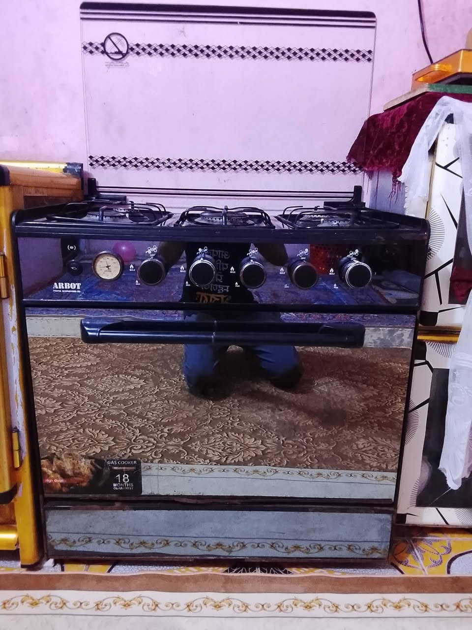 غراض بيت للبيع ثلاجه وطباخ غاز 5 عيون وطباخ كهربائي جديد استخدام شهر وتنور غاز ومقطورة نص طن جديده استخدام شهر وسنك هوة والكوانتر ماله وماطور ماي الاصلي الشراي يجي خاص***********
