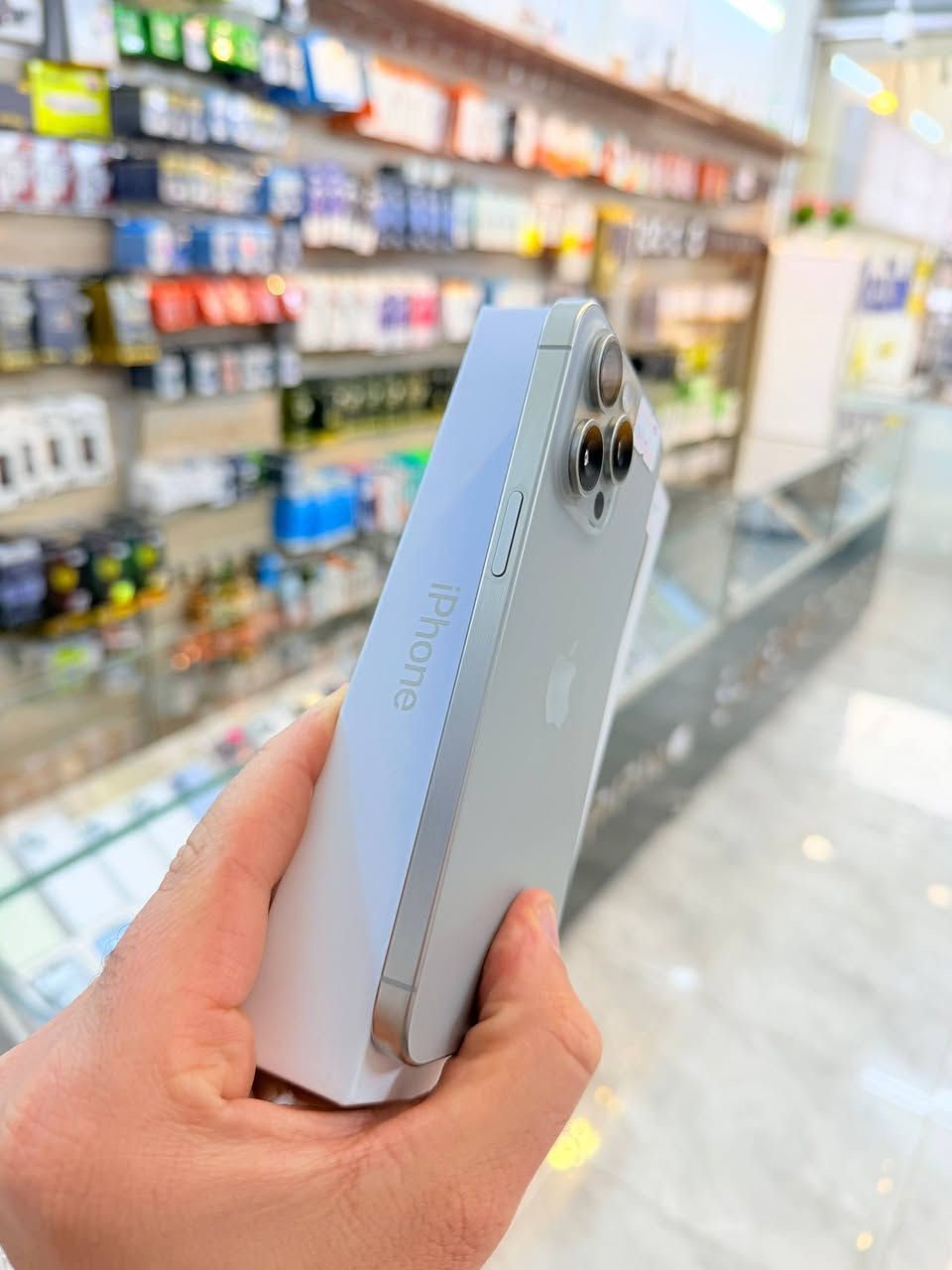 ✅  متوفر بيع بلنقد ولاقساط ✅
ايفون 15 برو ماكس ذاكره 512 بطاريه 95 نضافه 100‎%‎ زلغ مابي هو والجديد سوه نموذج M لونه المميز كامل ملحقاته وتر بروف وبلحاسبه كله نورمال وتر بروف يعني كلشي ممبدل بي وبي وتأخذه ضمان وصل 5 ايام اي مشكله او عطل يستبدل فورا ومتوفر اقساط على مصرف الرافدين 
السعر مليون و 175 الف قفله🫣
العنوان بغداد البياع شارع 20 مقابيل علي العناب او الشيف السوري مركز الهاتف لاصلي 
📞📞***********
📞📞***********
