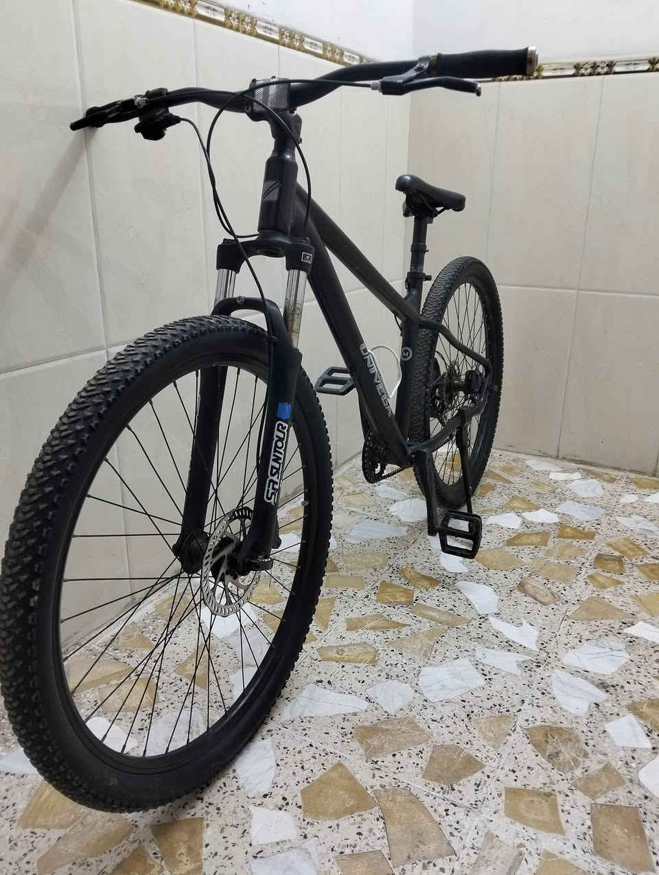 دراجة اصلي امريكي ماركة UNIVEGA 🇺🇸🇺🇸
الحجم 27.5 

الهيكل من الالمنيوم 
الدبل ماركة SR Suntour  
التايرات KENDA 
عدد السرعات 1/8 
سستم MICROSHIFT 
بريكات دسك ميكانيك

دراجة ما بيها ولا جزء عادي او تجاري والمواصفات مكتوبه فوك واهل الخبره يعرفون نوع الدبل والتاير والسستم
السعر ﴿170﴾
الاتصال [***********]
 متوفر خاص
