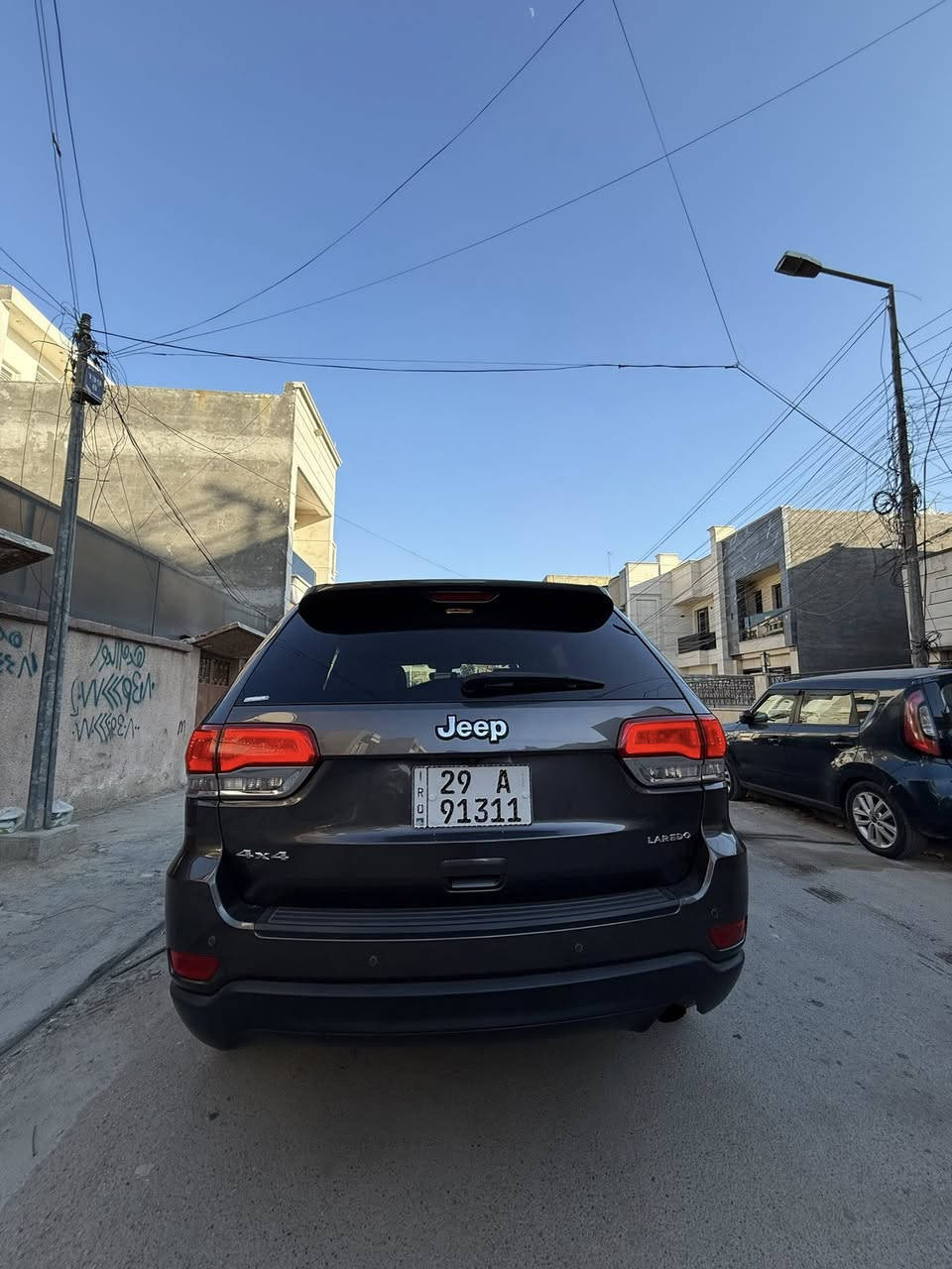 جيب لاريدو 2017 ماشية 46 الف للبيع : 
ماشية 46 الف فقط حقيقي وشرط الفحص 
السعر ١٧٥ وبيها مجال بسيط 
مواصفات عادية 3600 شاشه وكامره وجلد وكشن كهرباء وزنون وحساسات وأنماط قيادة 
رقمها واسط الدولي تحويل بكل مكان 
سنوية باسمي وسنوية وهزه جديدة
محرك وكير مكفولات بلاد 
بيها قطعتين صبغ ( جاملغ وبنيد ) فقط 
شاصي - لغد - راس شاص- تكم  مكفولات 
مكاني بغداد المنصور 
***********
وسونار موجود وهذا البارد مال تحميل بالنقل
