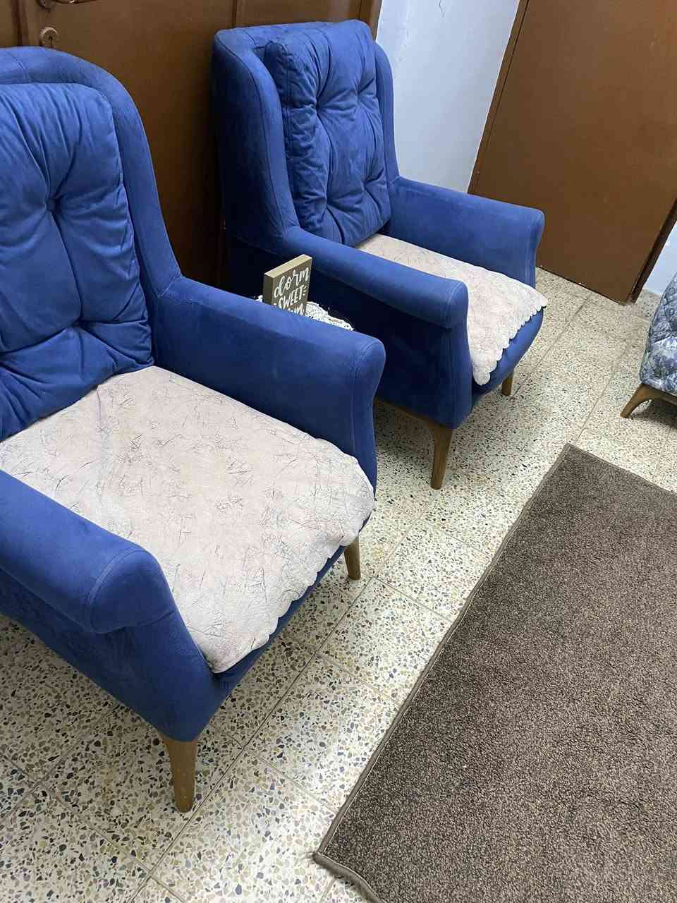 تخم 10 مقاعد (2 قنفات رباعية +2 كراسي) ينفتح سرير قلاب 
مقاعد ينفتح سحاب ينغسلن قماش وتر بروف من الجشعمي مشتري 2 مليون  نبيعه 850 وبي مجال للشراي مكان سبع ابكار


**إذا كنت صاحب هذا الإعلان وتريد حذفه لأي سبب، رجاءا أرسل رسالة إلى الدعم الفني**