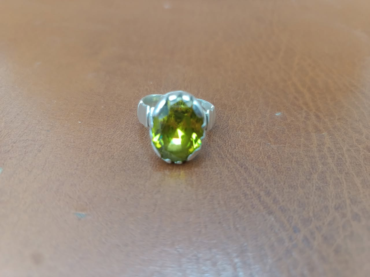 محبس فضه شذره سلطان سعر 80 وبي مجال مكاني بلديات حي ضباط ***********
