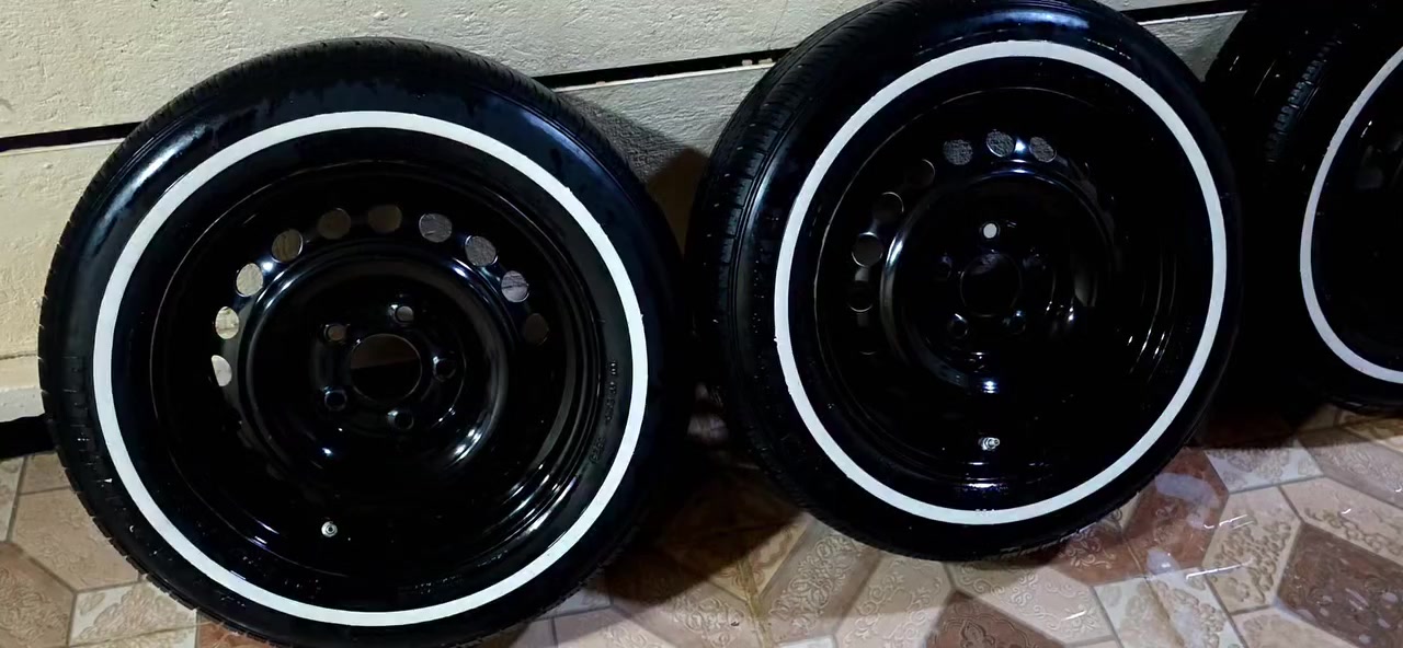 السلام عليكم اخوان
تايرات مرشلونه مع وياله جدد حجم ١٥ ... ٣٠٠ ؤبيهن مجال 

هورن بك جعب اخضر دكه تخبل ب ...٧٥ 

بردات كويتيه اصليه معتم كاملات جدد مال النترا لحد موديل ٢٠ ب... ٤٠ الف 

مجاول عدد ٢ اصلي شركه مع قاعده فيت بم اصلي النترا قيم واخذ 
مكاني بغداد الدوره ابو طياره متواجد خاص واتصال 
***********
