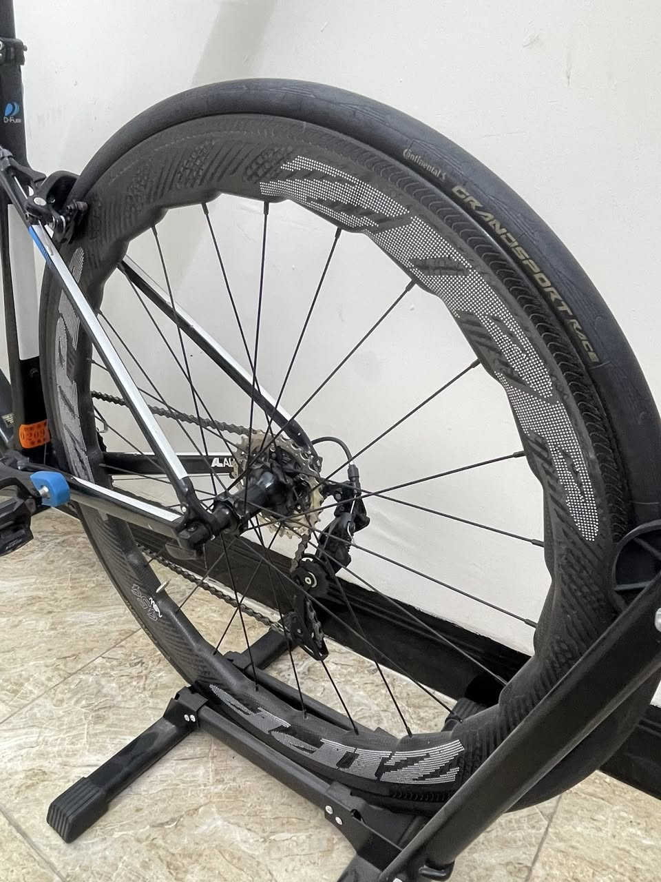 ￼ Giant Defy Aluxx  🇹🇼
دراجة جاينت 
ابيع كامل وابيع قطع 
تريد ويالة أو فقط فريم أو فقط سستم
الويالة : ZIPP 454nsw 
كروب سيت : بالكامل 105 حتى بايدر لوك 105
فريم : المنيوم خفيف جداً

راسلني واتساب : ***********
او ماسنجر على الخاص
