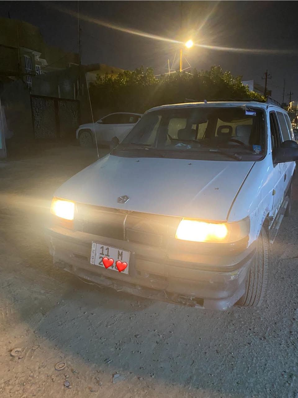 السلام عليكم سياره كلايزر للبيع طويله ٧راكب كامله بيه نقوص بصيطه مكان بابل قرب مجسّر الثوره الرقم الهاتف***********سياره بسمي
