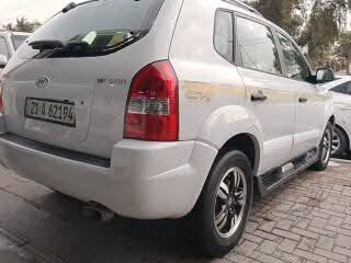 السلام عليكم 
توسان موديل 7 خليجي رقم سليمانيه شكل جديد بسمي جديد تحويل شوكت ما يعجبك حولك .. بي خشم جملغ ربع بنيد صبغ قليل فقط باقي كفاله عامه .. كير محرك تبريد مكينه كفاله عامه بلادي 
تخم تاير شواصي مكفولات بلادي 
دوخل نظيفه سياره حلو معنا الكمله بل عافيه ياخذها 
العنوان بغداد الحبيبيه نتصل تدلل 
مكلف بل نشر تدلل على رقم 
***********
ما متوجد على النت شراي نتصل تدلل على
