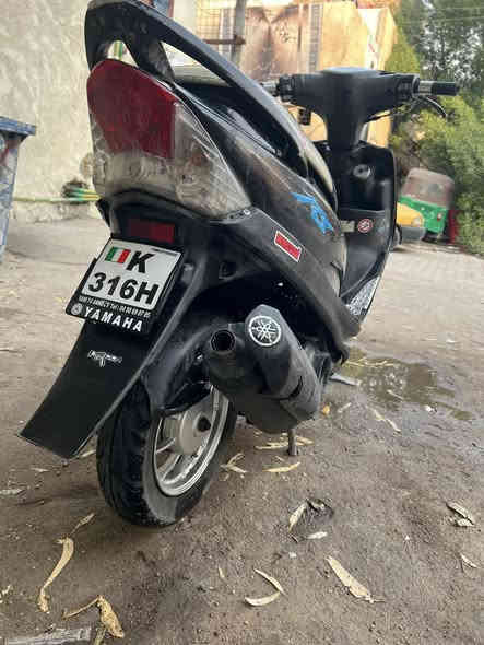 السلام عليكم دراجه للبيع ماكس عدله حلوه ومرتبه  وبيهه كسر بسيط كلش بلكفر جوه السبايدر سواداتهه كلهه ملح وصليات دشبول اصلي مكينتهه نشطه وكلجات نضيفه كهربائيات شغاله بريكات شغاله خلفي ومامي بس هاملهه بسبب الدراسه وريد ابيعهه بيهه شغلتين بس الكلج الامامي راخي ومن اضبه يرجع يرخه وسلف مابيهه اطيك وياهه سلف 55جديد  سعرهه 450وبيهه مجال مكاني بغداد الحريه ٠٧٧٥ ٧٥٨ ٩٠٢١
