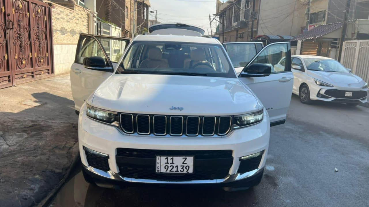 جيب كراند شيروكي لمتد 7 راكب .
الموديل : 2022 . امريكي المحرك : V6.  3.6L . 
العداد : . ( 75 ميل. 

المواصفات :
**خمس كامرات محيطية
* دفع رباعي 4x4 . 
* رادار امامي مع مانع تصادم . 
* تحذير الخروج عن المسار . 
* تحذير النقطة عمياء ⚠ .
* ويل قياس 20 انج .
* سقف بانوراما . 
* شاشه كبيرة 10.1 انج . 
*خمس كامرات من كل اتجاهات
* نظام الخرائط (GPS) .
* كاميرا داخلية . 
* كاميرا خلفية . 
* المصابيح الأمامية زنون .
* كشافات الضباب زنون .     
* تشغيل عن بعد .
* صندوق كهربائي .
* مقصورة الركاب من الجلد الفاخر .
* حفظ وضعيات الجلوس (ميموري) . 
* المقاعد الأمامية كهربائية .
* المقاعد الأمامية تبريد وتدفئة .
* المقاعد الخلفية تدفئة .
* سستم صوت Alpine . 
* انارة داخلية LED . 
* حساسات خلفية . 
* 7 راكب vip
* مكيف خلفي مع وحدة تحكم منفصلة . 
* تدفئة ستيرن . 
* مانع تصادم خلفي .
وامامي
* بلوتوث تلفون . 
* محدد سرعة . 
* نظام التشغيل والاطفاء الاوتوماتيكي .
* ⁠سياره مكفوله كفاله عامه 
عد باب خلفي مبدل وبارد كد  شب بلجملغ خلفي
رقم الهاتف  ***********
مكاني بغداد الطالبية الشراي يتصل بغداد, العراق
