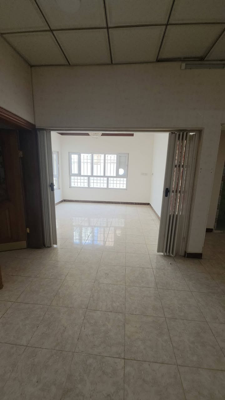 ؜🏠 عروض مكتب الرحمن 🏠
ـ ـ ـ

🔻 ( عقار للبيع زراعي مضمنون   ) 

         (مساحه الدار : ١٤٠  متر)
            (  واجهة ١٥ متر)

 طابق الاول :  استقبال  + مطبخ +  + هول  + غرفتين نوم + صحيات + كراج

طابق الثاني : غرفه نوم واحدة مع هول داخلي مع صحيات 

#العنـوان : تسعين قرب فلكة الراية خلف التجاري

#السعر: فقط اكتب تم ويصلك السعر على الخاص
ـ ـ ـ
نستقبل جميع العروض للدور السكنية والتجارية والزراعية بكافة مناطق كركوك
للمزيد من المعلومات مراجعة مكتب الرحمن للعقار
🔸ساحة الاحتفالات - ️شارع الغذائية - مجاور صيدلية ضحى عدنان.
أو الاتصال على:
***********
***********
