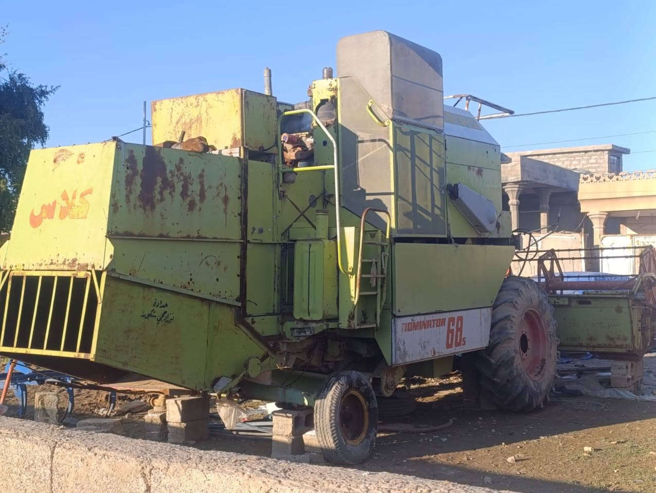 السلام عليكم للبيع حاصود كلاس موديل 89 تخم تاير جديد محرك بيركز للاستفسار الاتصال  على الرقم ***********
