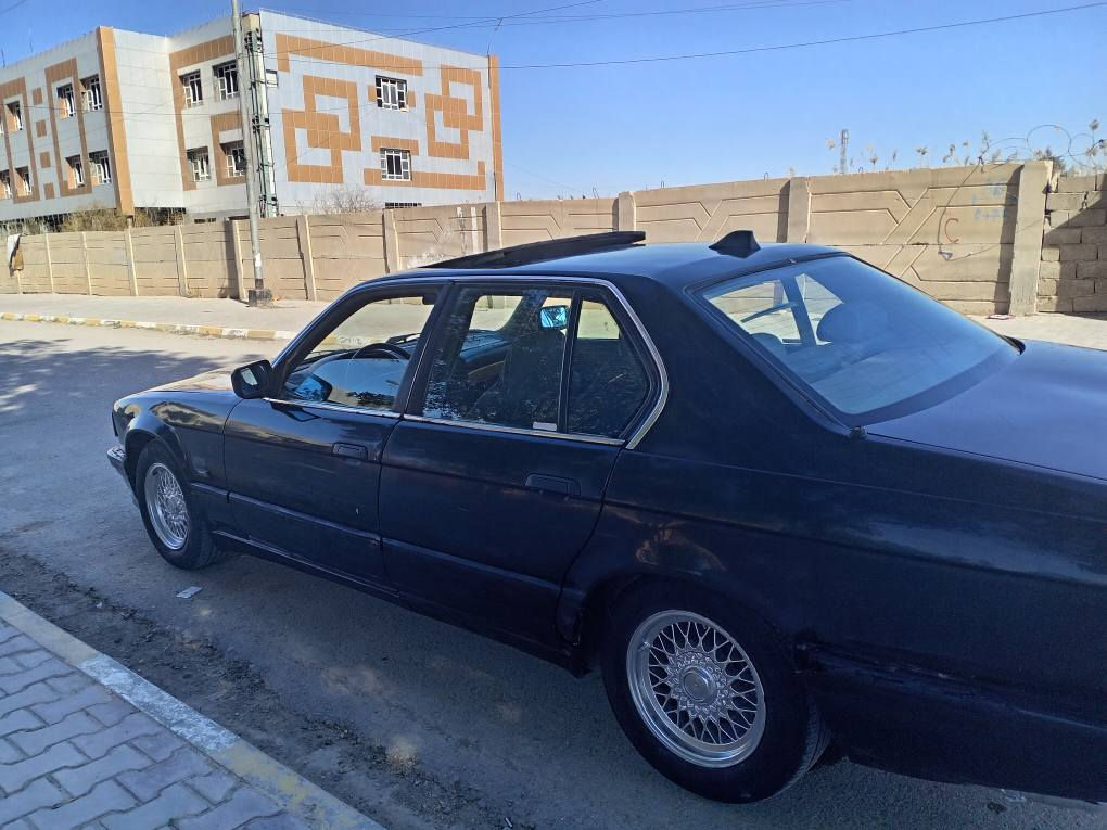 السلام عليكم بي ام دبليو 730مسكر اصل موديل 1993مكينه كير كفاله مكفوله من الظربه بجم عريض فتحه شغاله دبل ايرباك تخم تاير 80بل100حداديه70بل100كهربائيات كلها شغله مسجل مضخم صوت غرفه نضيفه رقم بغداد تحويل او وكاله السعر 32مستعجل عل بيع الرقم ***********
