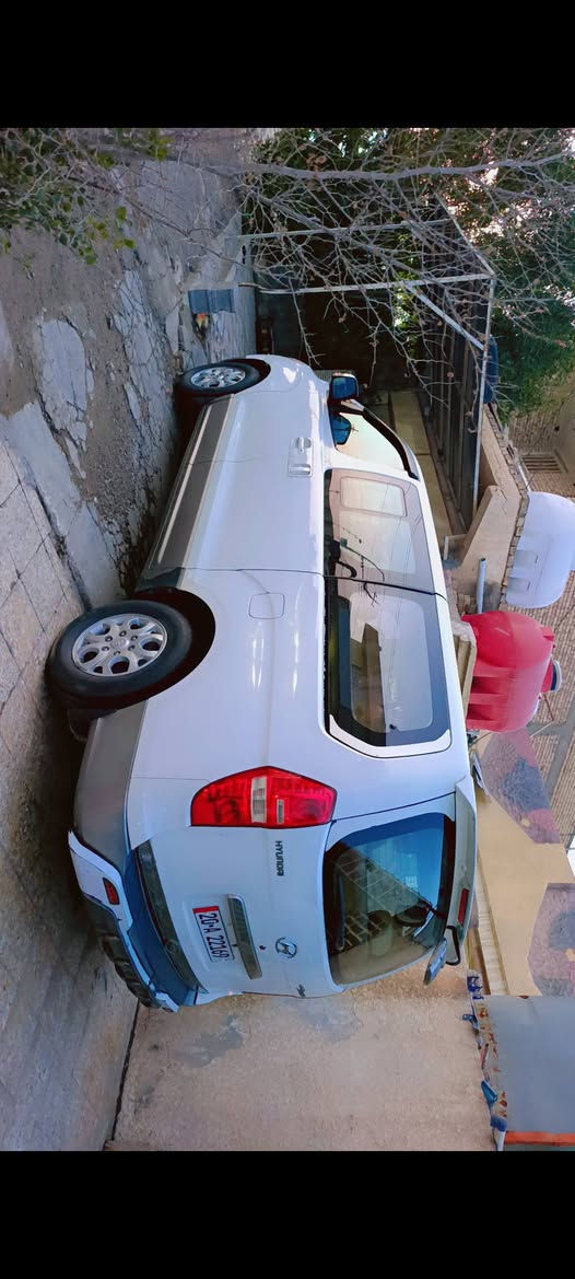 السلام عليكم استاركس 2011 فول كير محرك خير من الله والكشر سونار مجود شبر بالجاملغ وشبر بالباب بدون معجون السعر 158 بيك خير وتدلل 
***********
