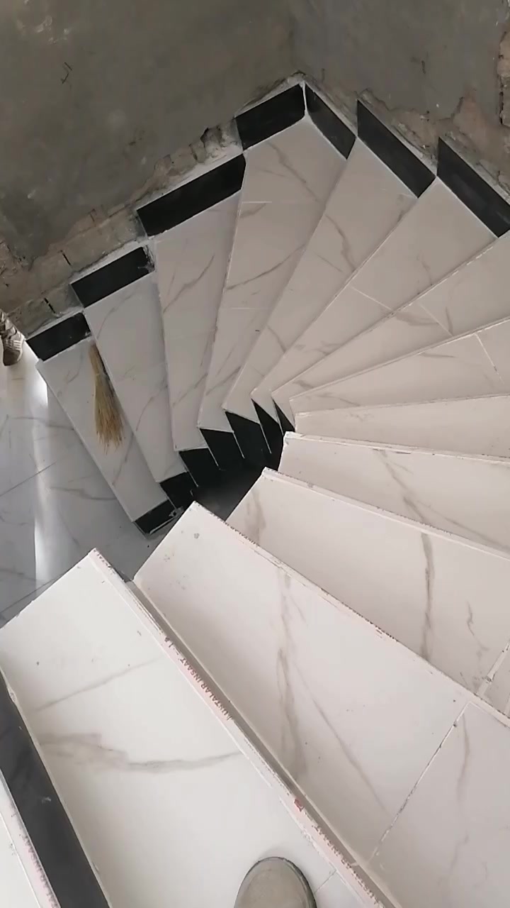 شغل سيراميك نشتغل داخل قضاء قرتبه وخارج شغل درجة اولى *********** وتساب موجود ...
