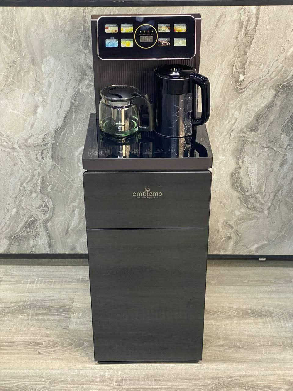احدث اصدارات البردات من امبليوم 
مودرن ومناسب للمطابخ الحديثه انتاج 2025
براد 3 في 1 حتوي على غلايه ماء وقوري شاي 
دبه الماء داخليه + حافظة اكواب 

ضمان لمده سنه

تحكم لمس انيق جداً 
شاشه عرض درجه الحراره والبروده 
قفل مانع استخدام للاطفال
مكان الدبه داخلي باب بالاسفل 
يسحب 1 امبير خفيف جدا
📌 مناسب للمطابخ، المكاتب، العيادات
📞 للتواصل والطلب: ***********

#برادات #اجهزة_كهربائية #مستلزمات_المنزل #براد_ماء #Embleum
