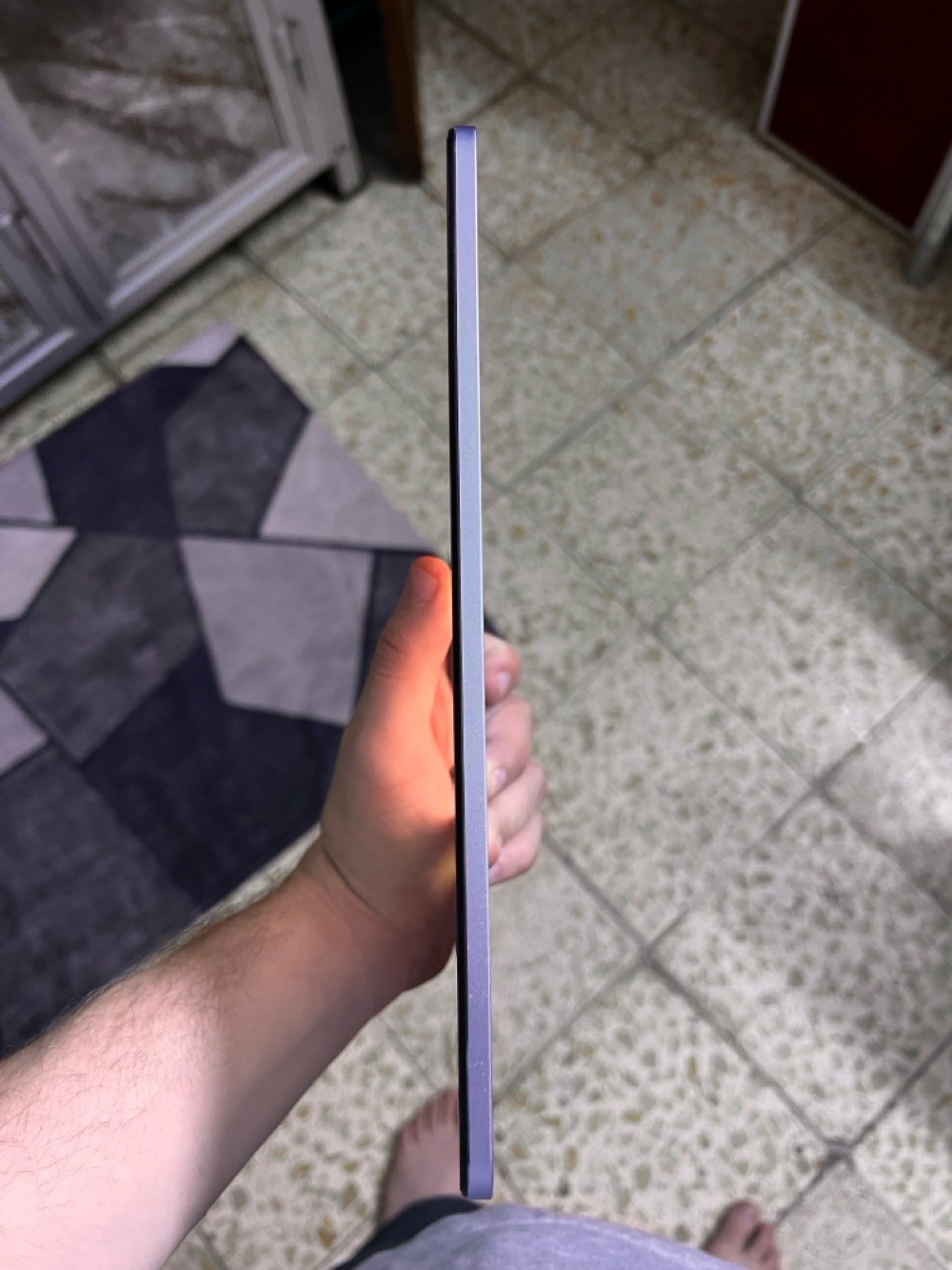 الجهاز نظيف جدا كلش نظيف شاشته بيه نقطة بيضة تبين بالابيض كلشي بي يخبل سعره 225 الف  وبي مجال قليل جدا
الشاشة: شاشة كبيرة بحجم 11 بوصة ودقة عرض 1800x2880 بكسل.
المعالج: معالج قوي من نوع Snapdragon 870 لتجربة سلسة في تعدد المهام والألعاب.
الذاكرة: 8 جيجابايت ذاكرة وصول عشوائي (RAM) و 256 جيجابايت مساحة تخزين.
البطارية: بطارية ضخمة بسعة 8840 مللي أمبير في الساعة.
الشحن: دعم الشحن السريع بقوة 33 واط.
الكاميرات: كاميرا خلفية بدقة 13 ميجابكسل وكاميرا أمامية (سيلفي) بدقة 8 ميجابكسل.
التصميم: تصميم أنيق من المعدن أحادي الجسم وبسماكة 6.51 ملم.
الصوت: مكبرات صوت رباعية مع دعم تقنية Dolby Atmos لتجربة صوتية غامرة. 
رقمي  مكاني بغداد حي الجامعة ***********