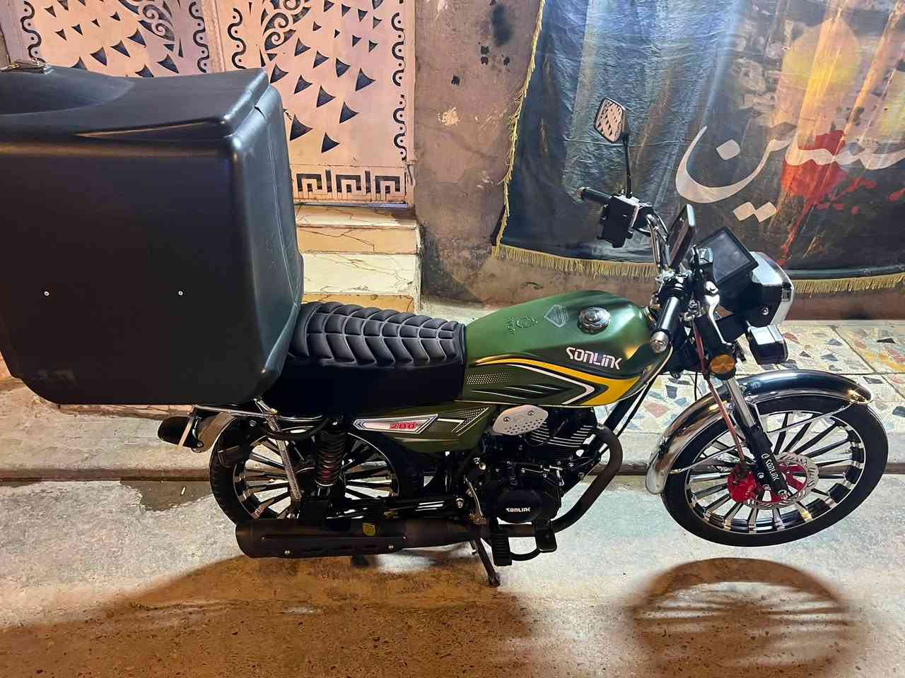 السلام عليكم دراجه سونك محرك 200cc ما مفتوحه الدراجه برغيي ما مفتوح بيه اوراق كامله السعر850 هذا رقمي ***********
