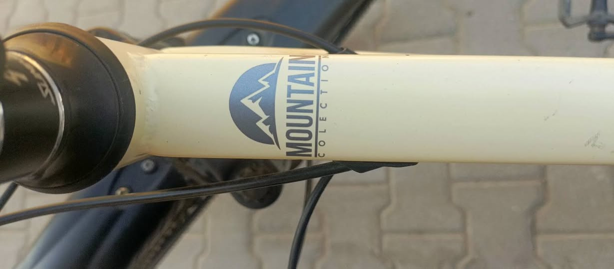 سلام عليكم بايسكل برازيلي جبلي ماركة سوما للبيع
مواصفات حجم 27 لون حليبي مميز كير خلفي 7 سرعات امامي 3 بريكات دسك امامي خلفي جاملغات رياضي دبلات فول استاند جانبي  العيوب فقط كير امامي وقطعة بلستيرن البايسكل ويا مطارة وقفل للبايسكل هدية سعرة 130 الف وبيه مجال للطيبين مكاني بغداد مدينة الصدر قريب على ساحة مظفر للتواصل *********** لا تكسر بسعرة روح ابحث وشوف الاسعار
