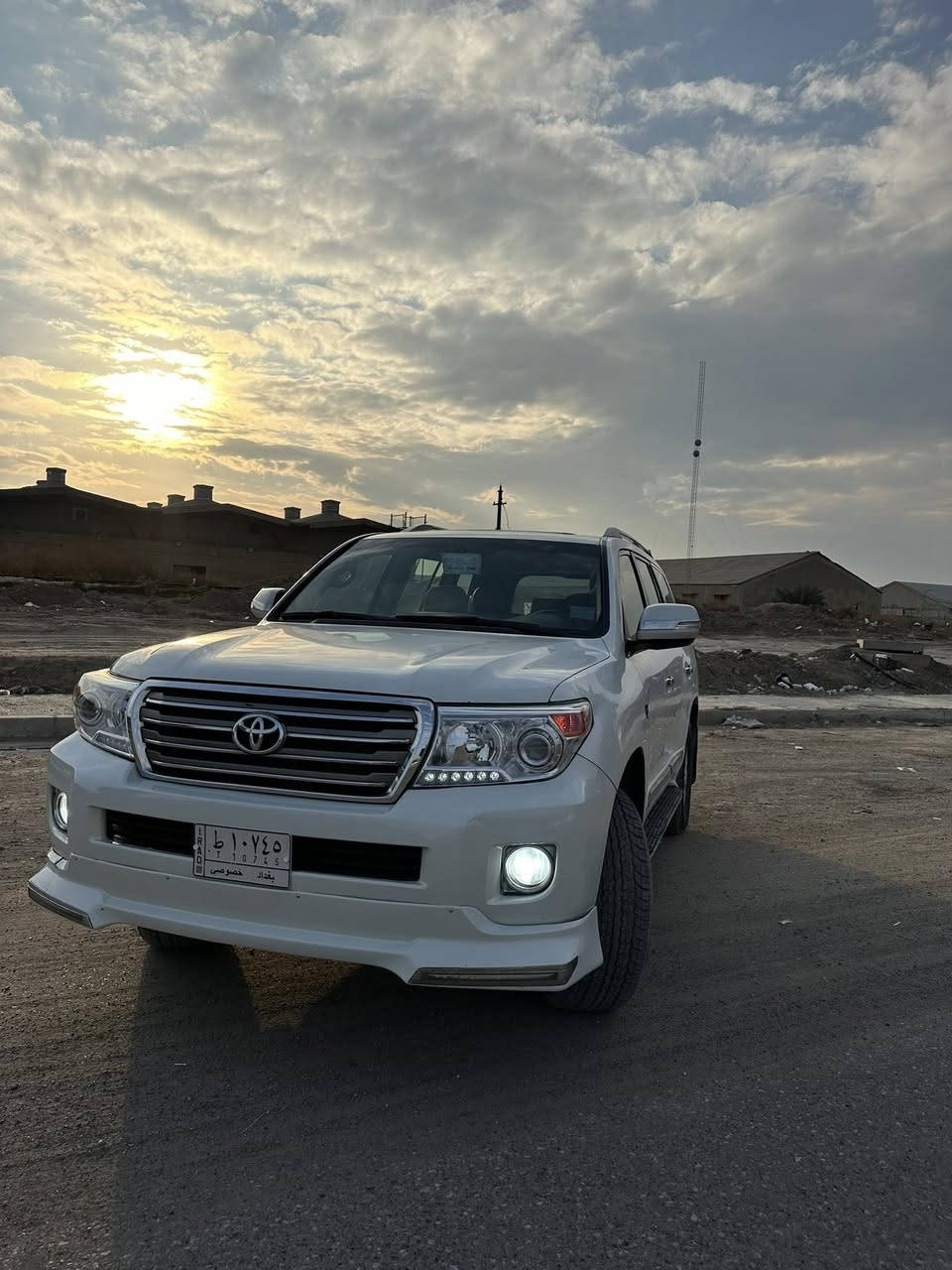 السلام عليكم خواتي لااندكروز موديل 2010السياره جديده بمعنه الكلمه مكينه 6 السياره جاهزه من كلشي فول موصفات موصفات معروفه لااندكروز تخم تاير دلوب حداديه امامي خلفي كله جديد مكينه ممفتوحه خير من الله غرفه جديده سياره ممتعوبه  يعني متصرف عليه ربع بدون صبغ بدون ضربه يعني مكفوله السعر 310وبيها مجال الشراي يتصل *********** عنوان بغداد المنصور او الكاضميه مابيه كلوب مشتغل بدشبول ابد  يعني سياره مال جناي
