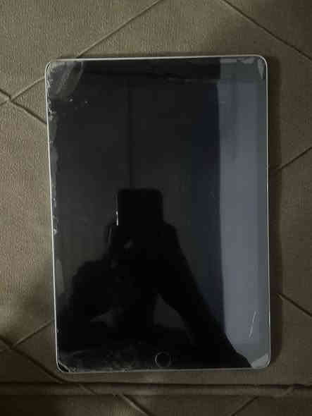 ايباد 9 نضيف لا مفتوح ولا مصلح علفحص صارلة 6 اشهر استعمال قليل مكاني الشعب حي البساتين 
*********** وات ساب فقط
