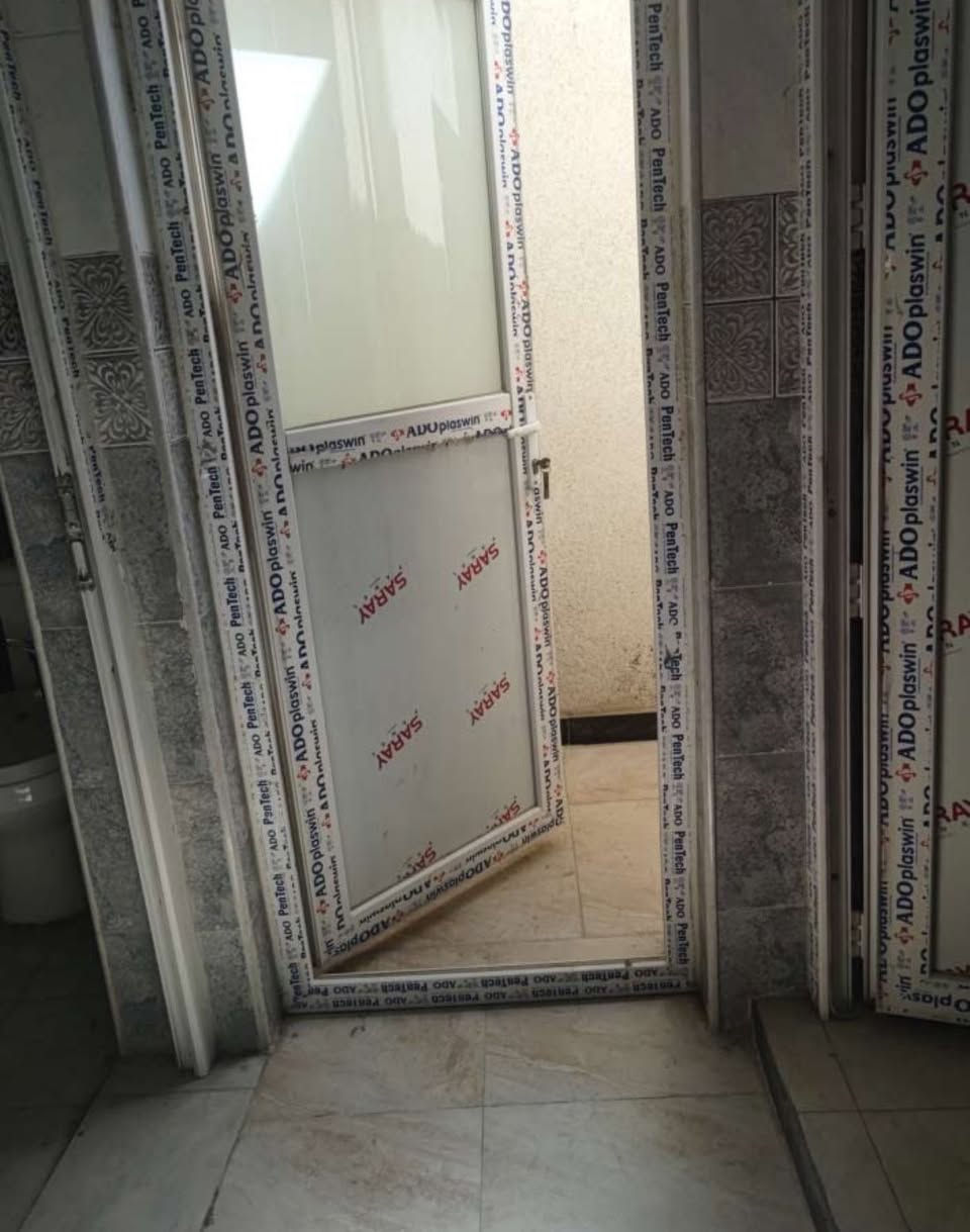 شقة للإيجار في ابو الخصيب السبيليات طابق اول قريب للسايدين الداخلي ابو الخصيب تتكون الشقة من غرفتين نوم وصالة ومطبخ وصحيات مساحة تقريباً 120 متر سعر الايجار 400 وبيها مجال للتواصل ***********
