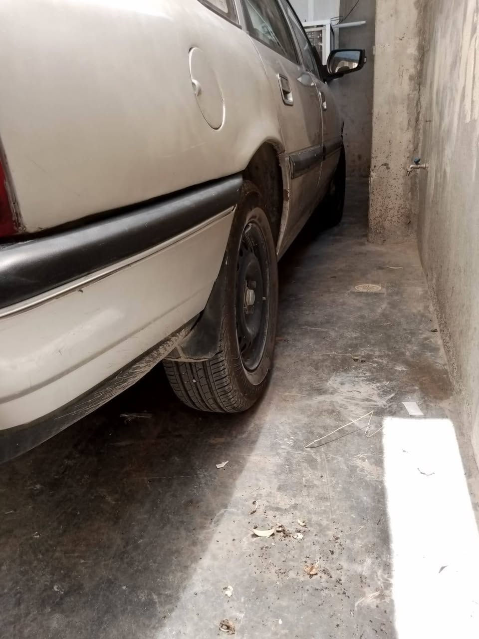 سلام عليكم اوبل فكترا حجم18 كهربائيات كله يشتغل شرط  بيها ضربه من طرف سايق جامرلخ تعديل بارد
بل صور يبين رقمه كركوك مشروع وطني  سنويه ينتهي نهاية 27 محرك شرط  لا  صرف ولا بخار سعره 44 وبي مجال 

 استفسار اتصال للرقم ‏‪***********‬‏ كركوك, العراق
