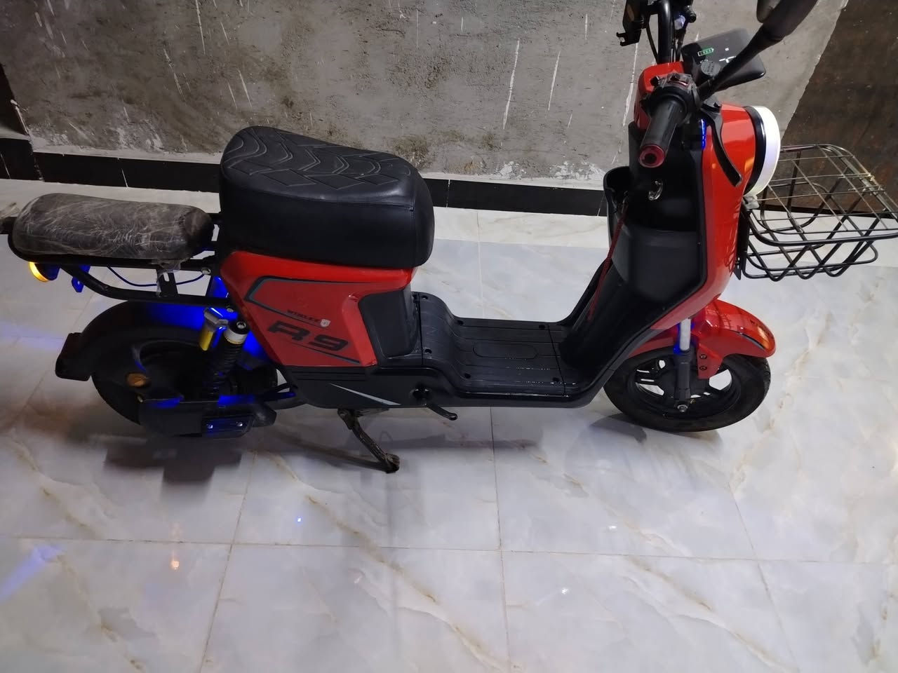 دراجه شحن  للبيع
نوع R9 2025
ما بيه نقص كامله وشرط الفحص
المكان البصرة / دور الشرطة مقابل شارع السيد
السعر 380 الف بيه مجال بيسط حق الجيه
للتواصل والاستفسار على رقم التالي واتساب
***********
